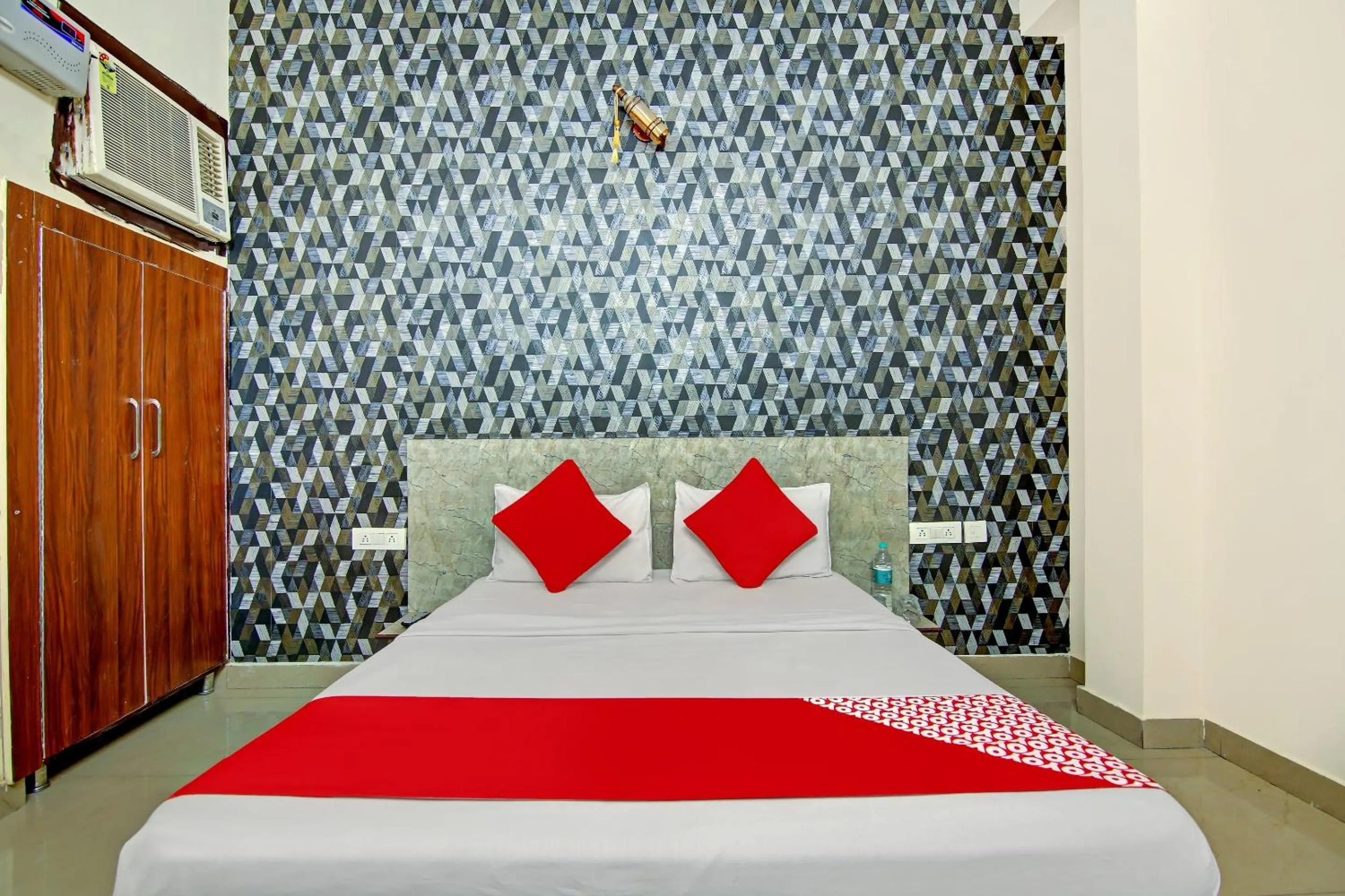 Bedroom, Bed in Hotel O SKY INN