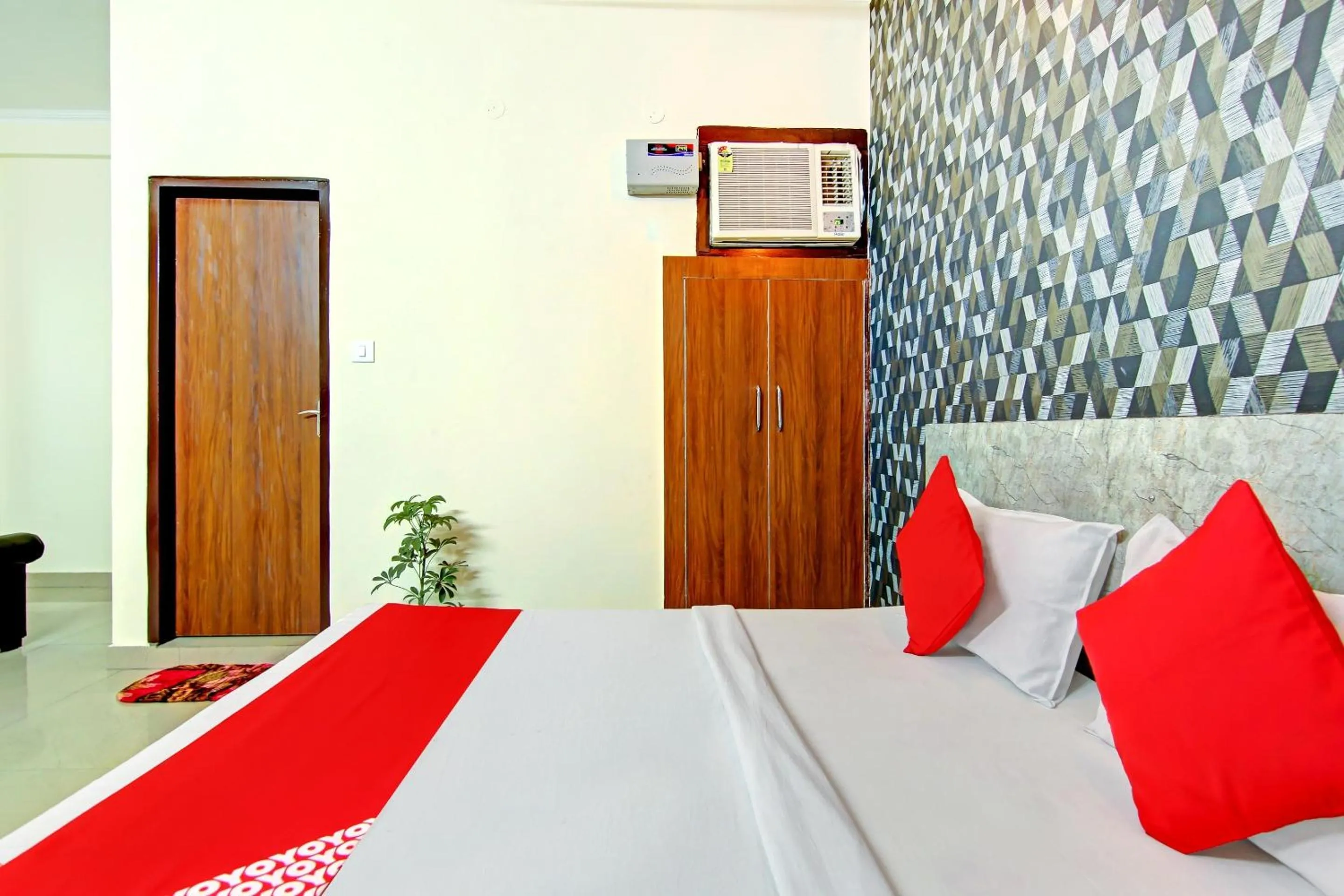 Bedroom, Bed in Hotel O SKY INN