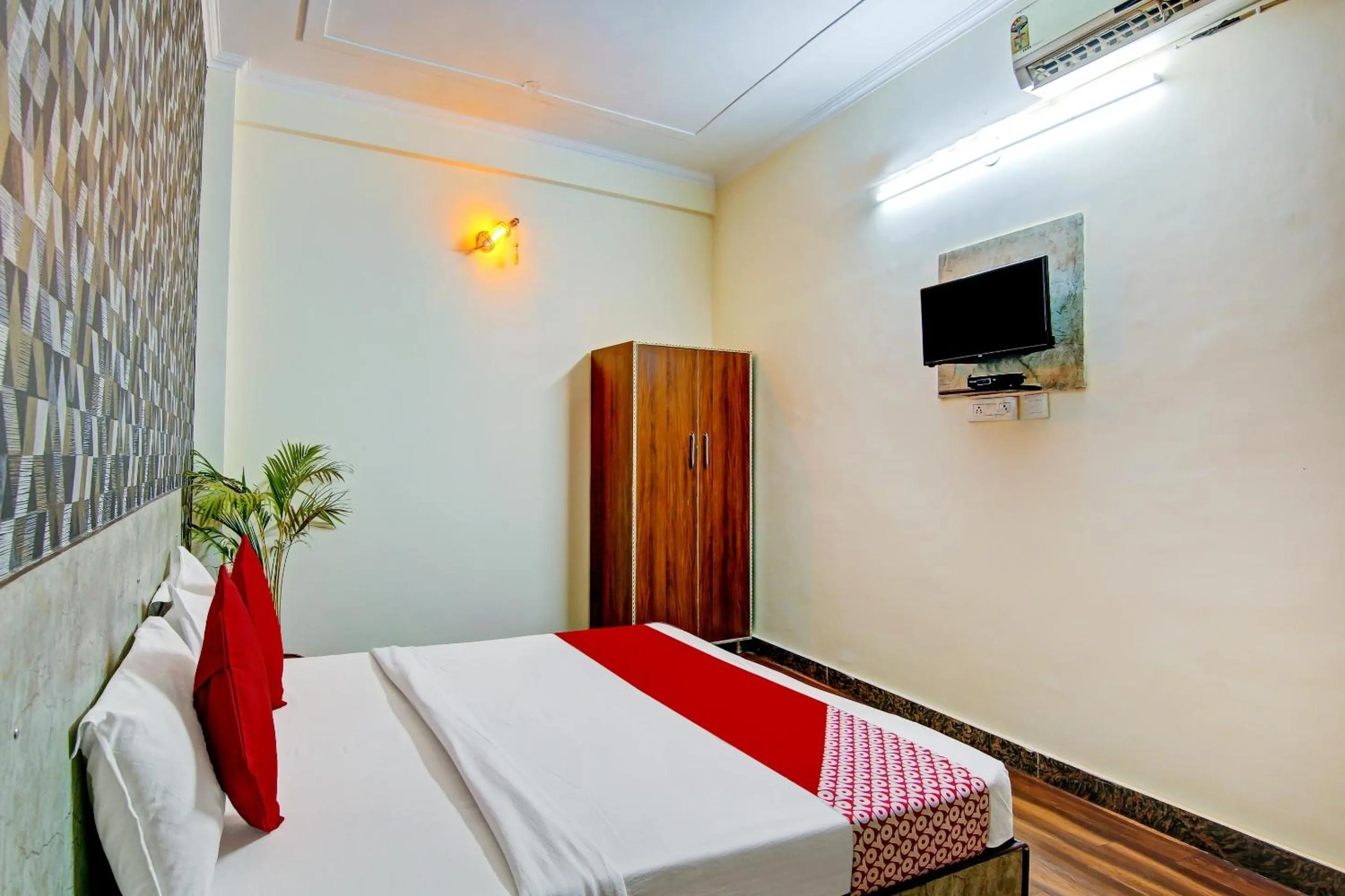 Lobby or reception, Bed in Hotel O SKY INN