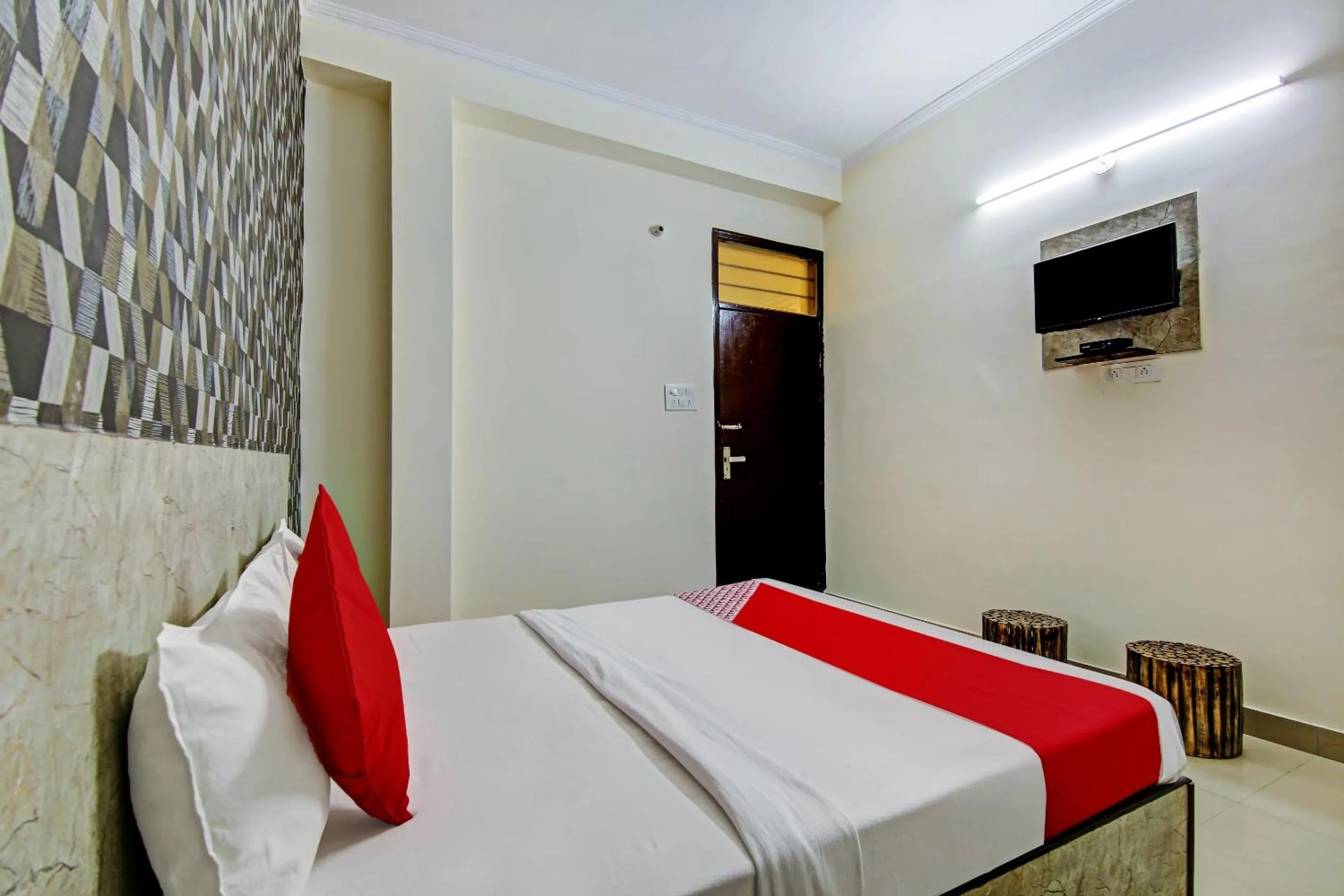 Bedroom, Bed in Hotel O SKY INN