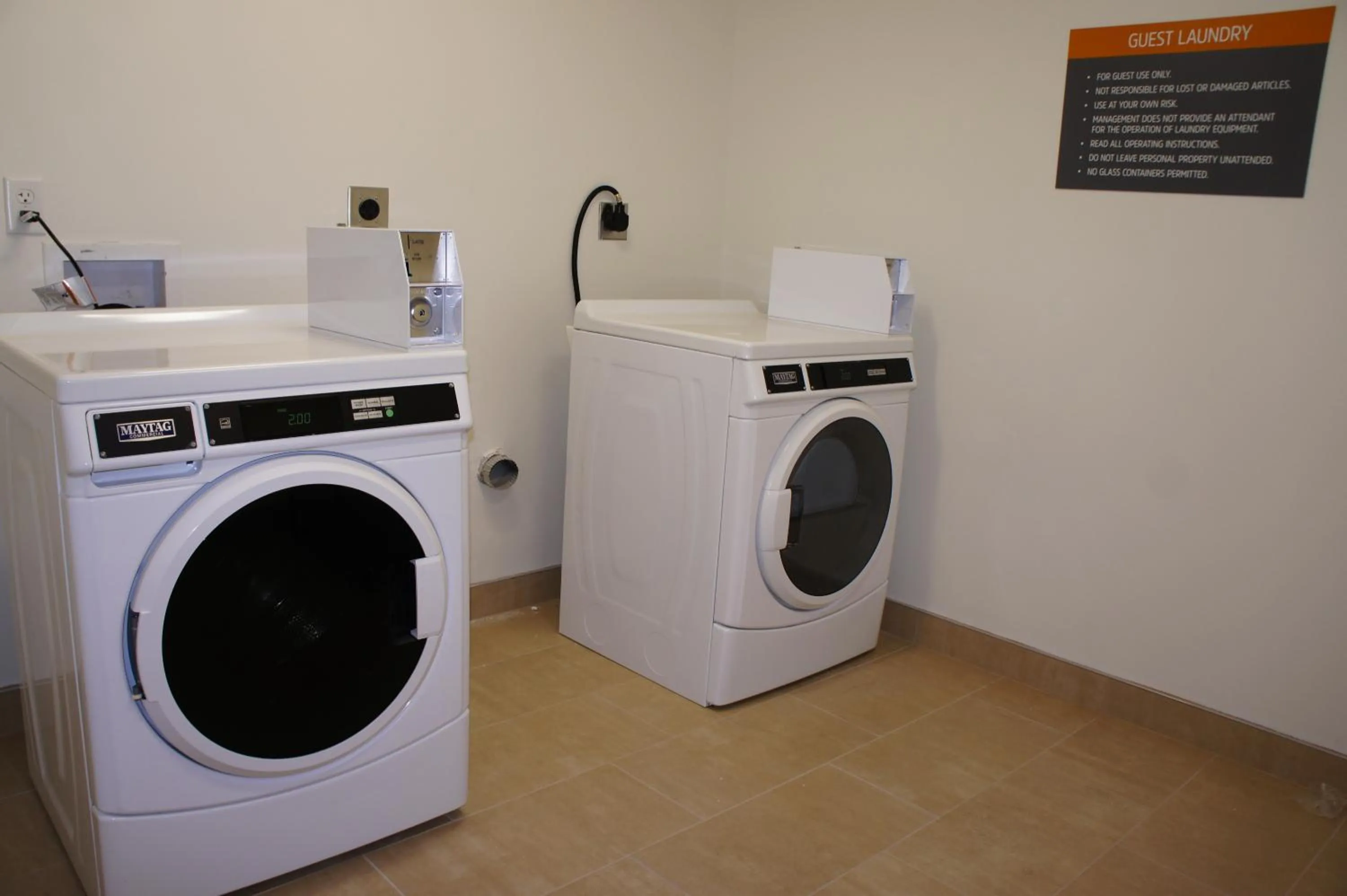 washing machine in La Quinta Inn & Suites Katy-Mills by Wyndham Katy