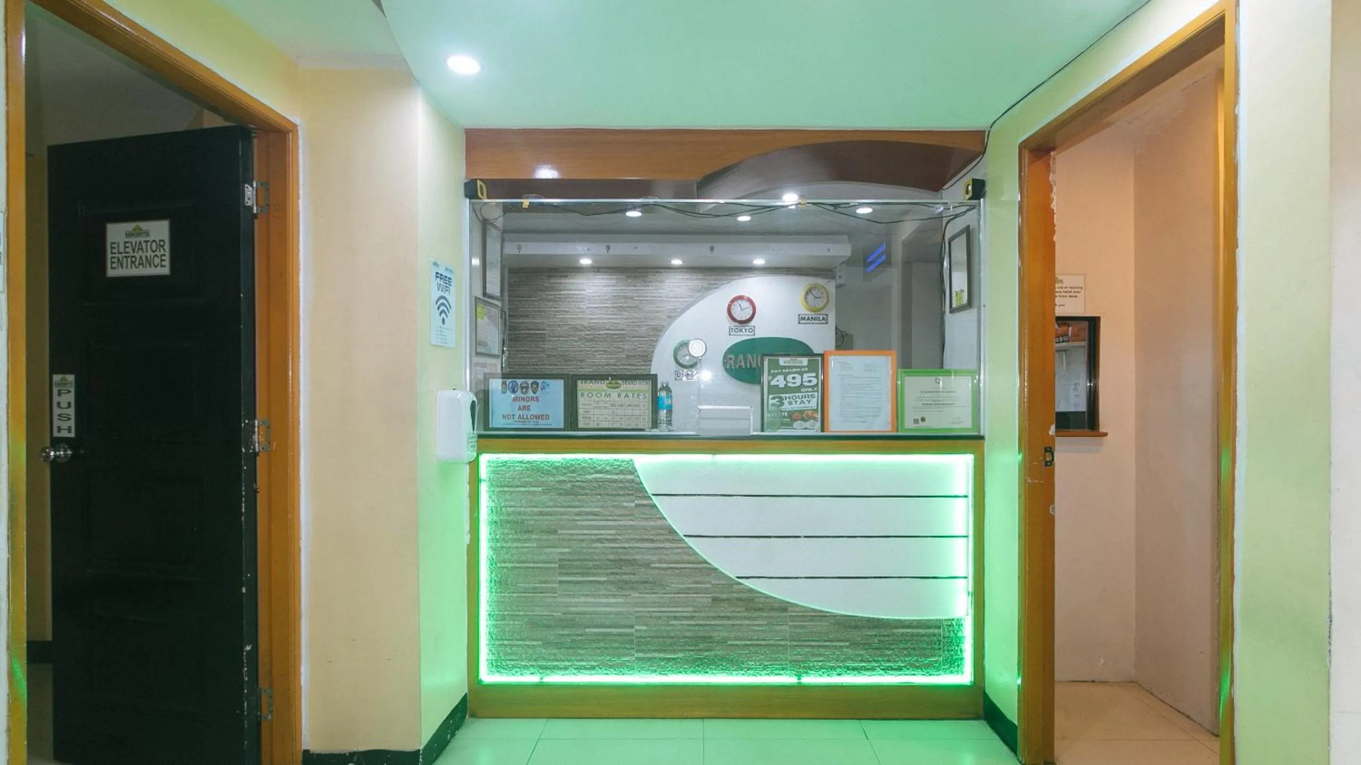 Lobby or reception in RedDoorz at Ranchotel Alabang