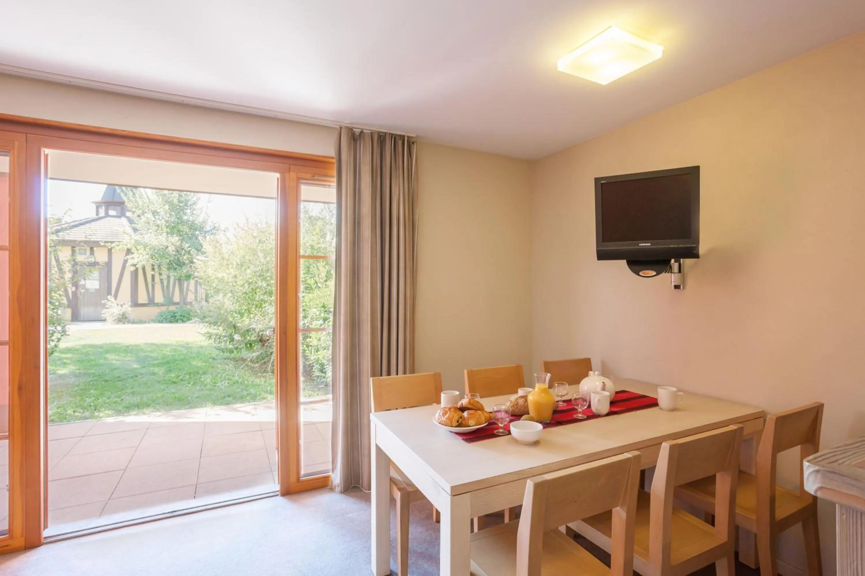 Communal lounge/ TV room in Résidence Pierre & Vacances Le Clos d'Eguisheim