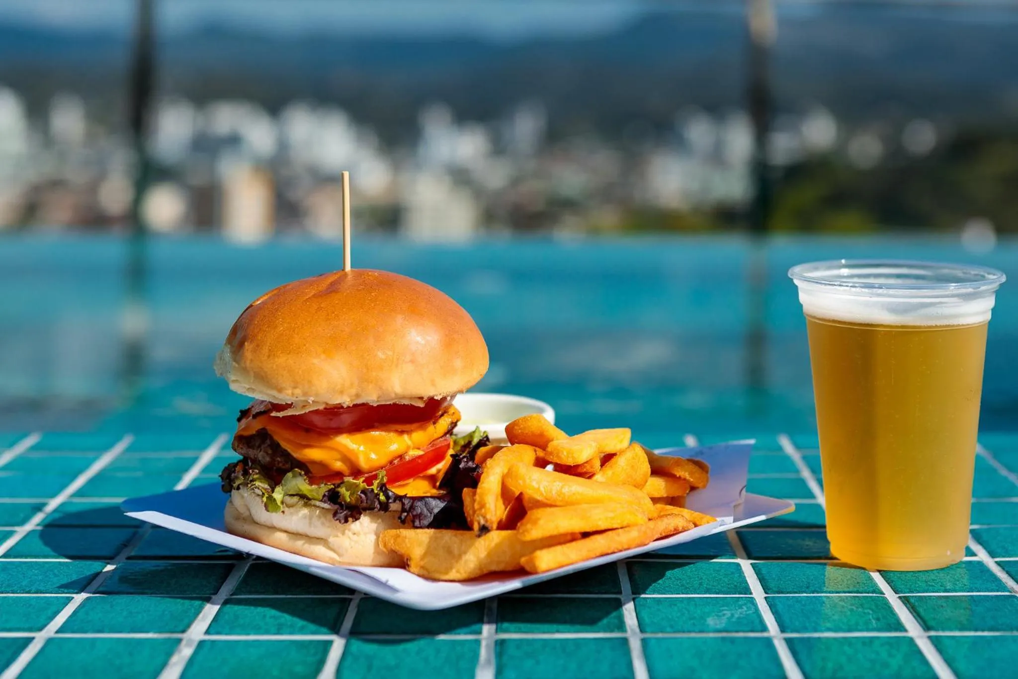 Food and drinks in Monthez Hotel & Eventos