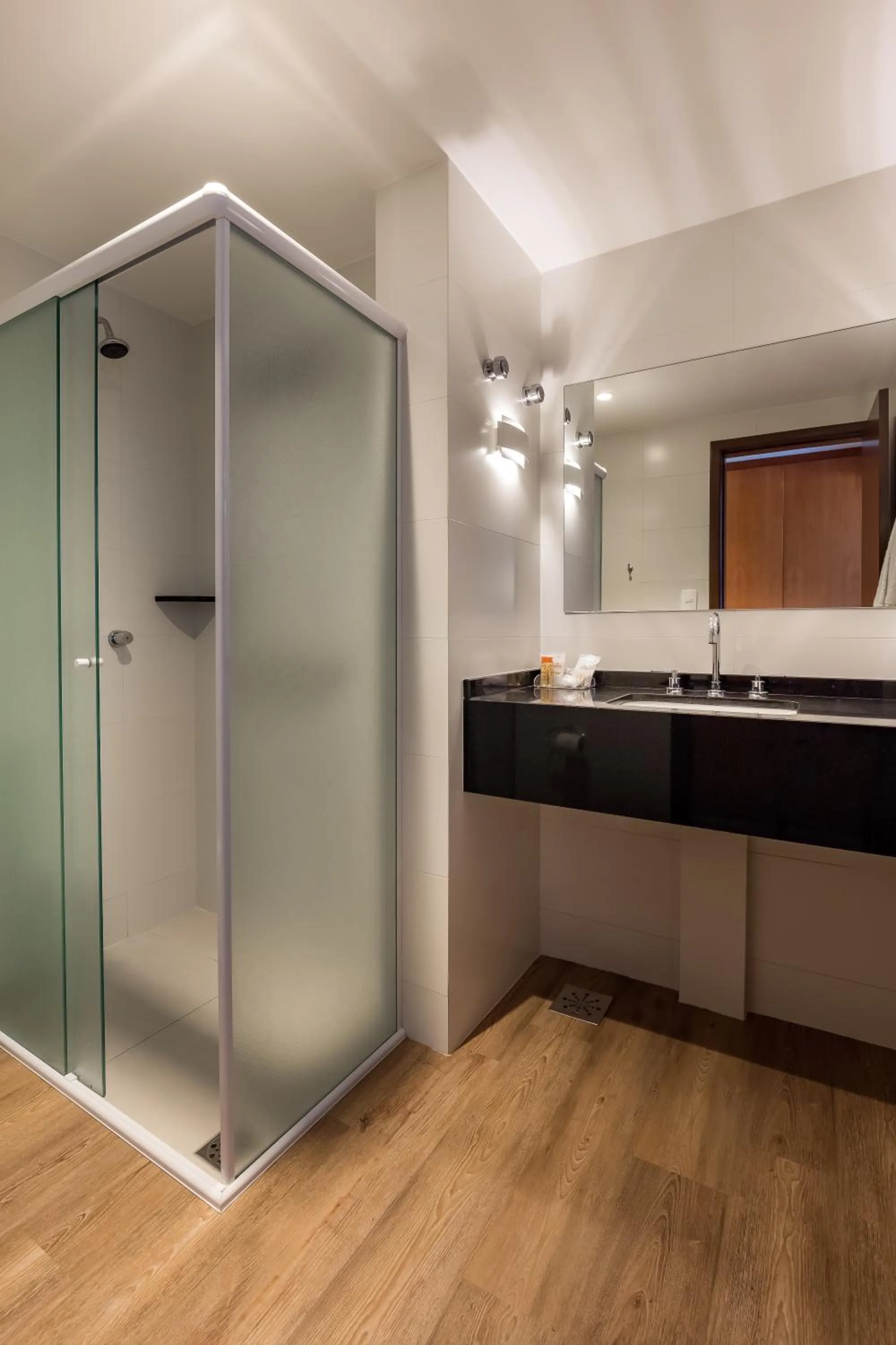 Shower in Monthez Hotel & Eventos