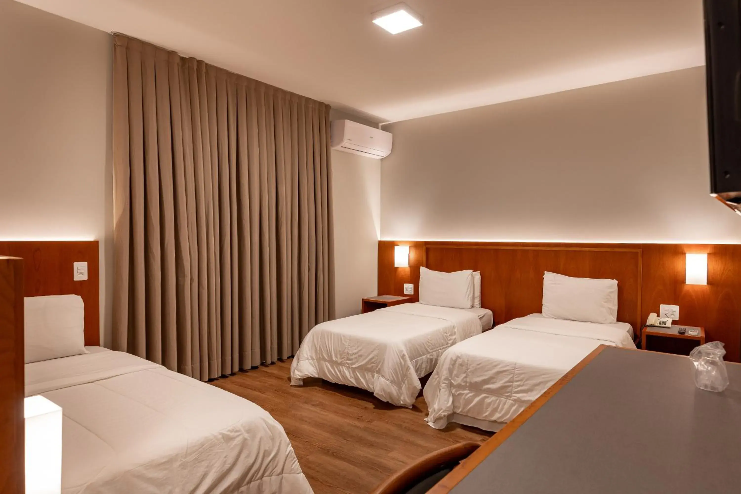 Luxury Triple Room in Monthez Hotel & Eventos Luxury Triple Room in Monthez Hotel & Eventos