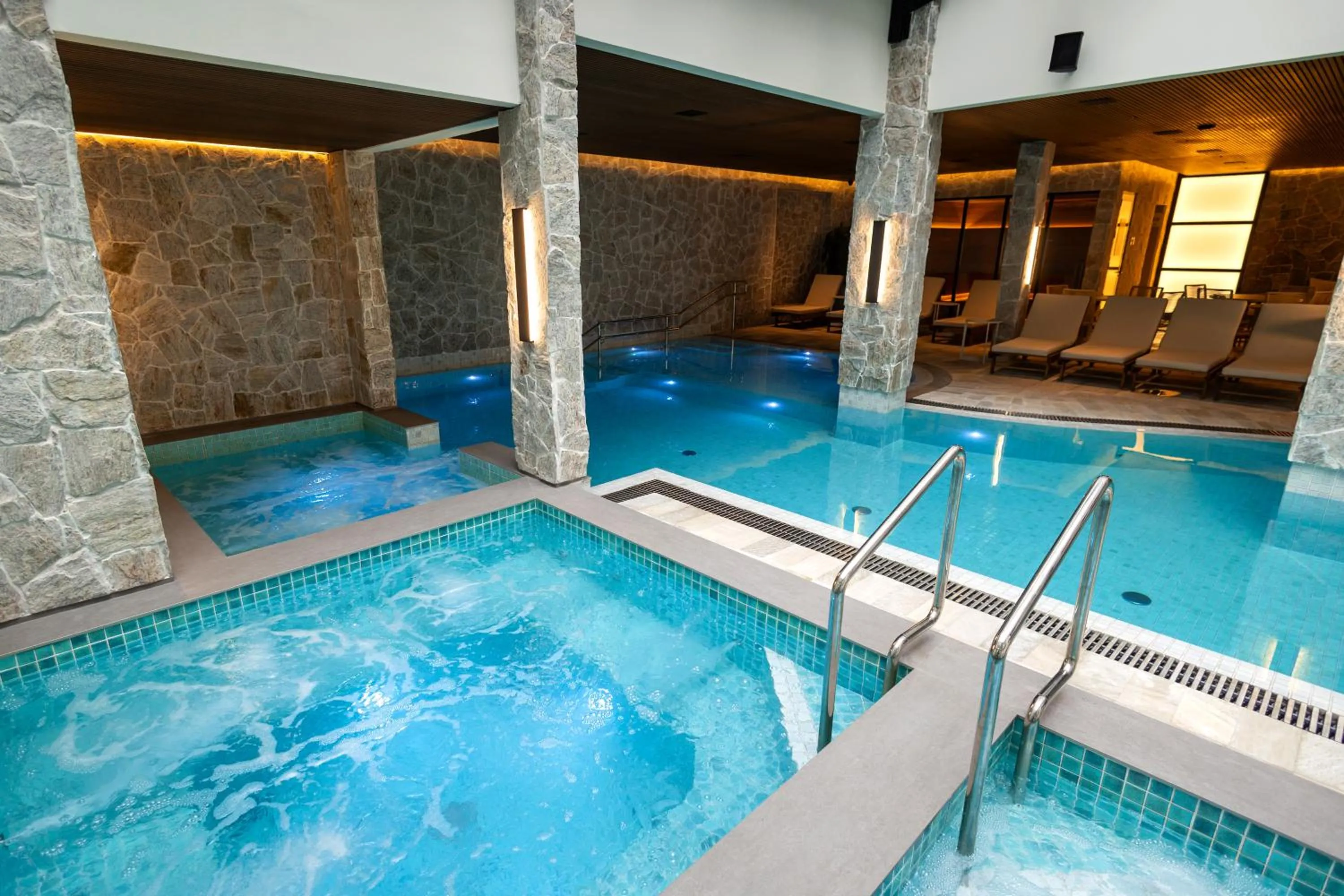 Swimming pool in Monthez Hotel & Eventos