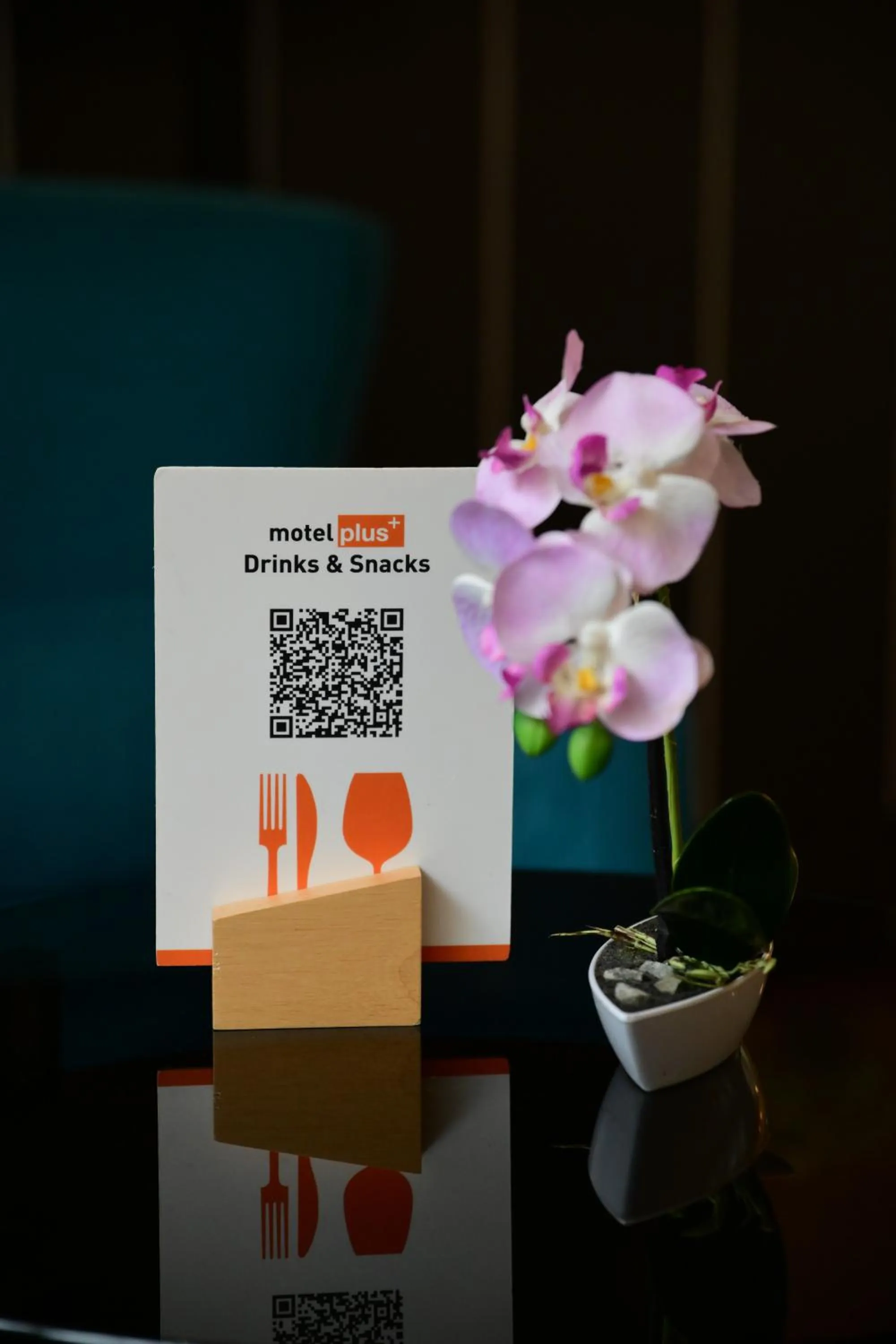 Text overlay in Motel Plus Berlin