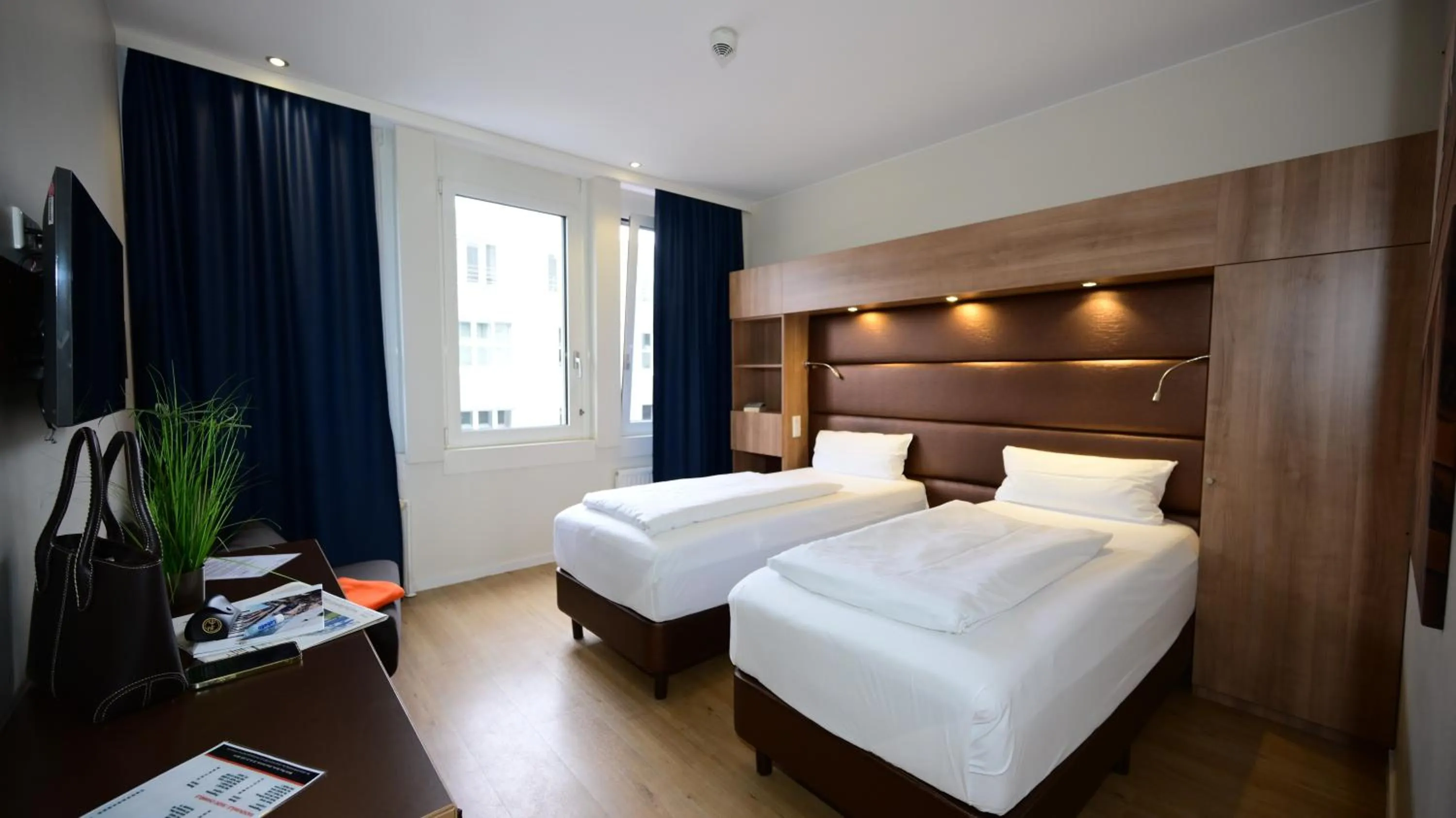 Photo of the whole room, Bed in Motel Plus Berlin