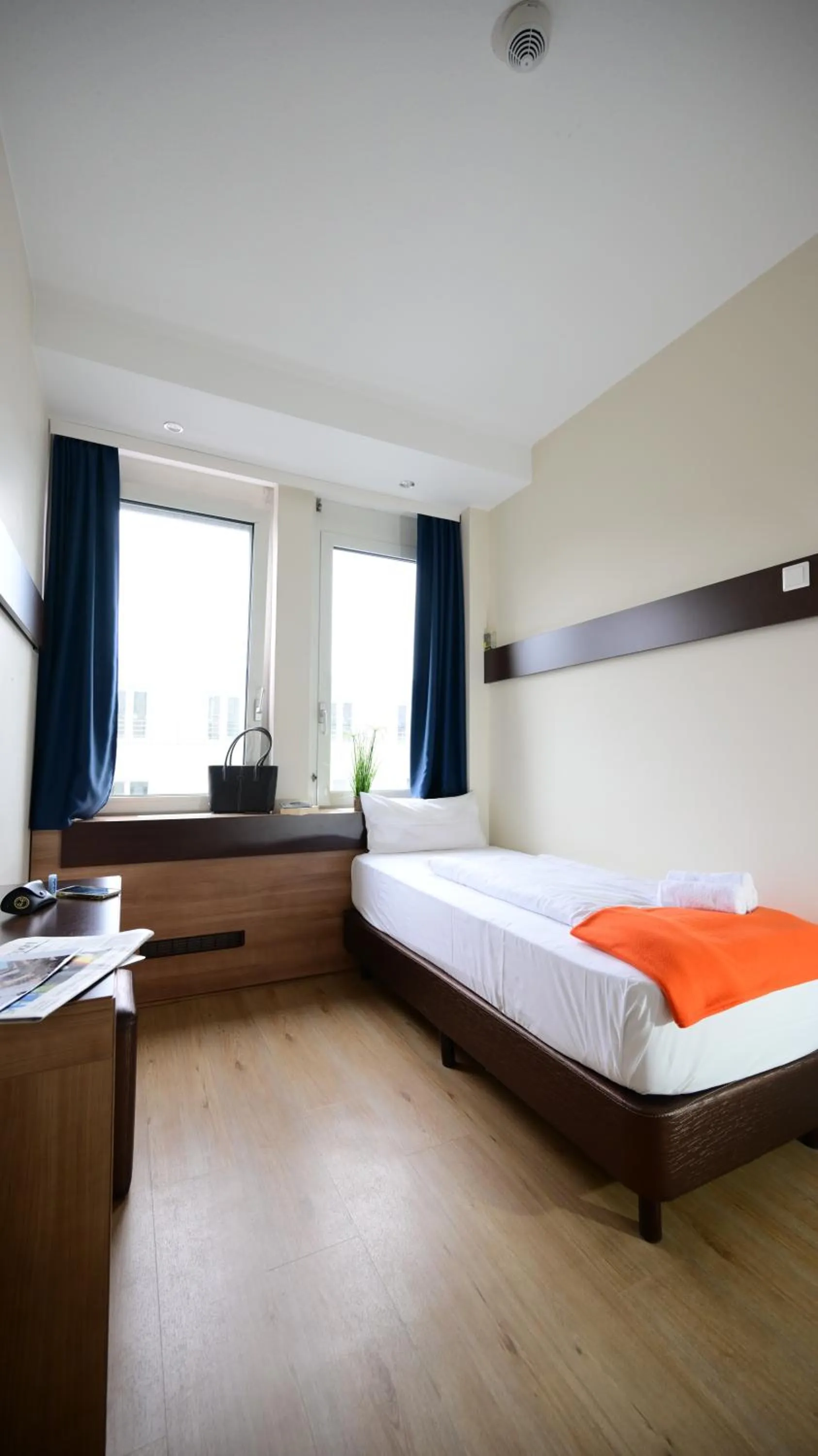 Photo of the whole room, Bed in Motel Plus Berlin