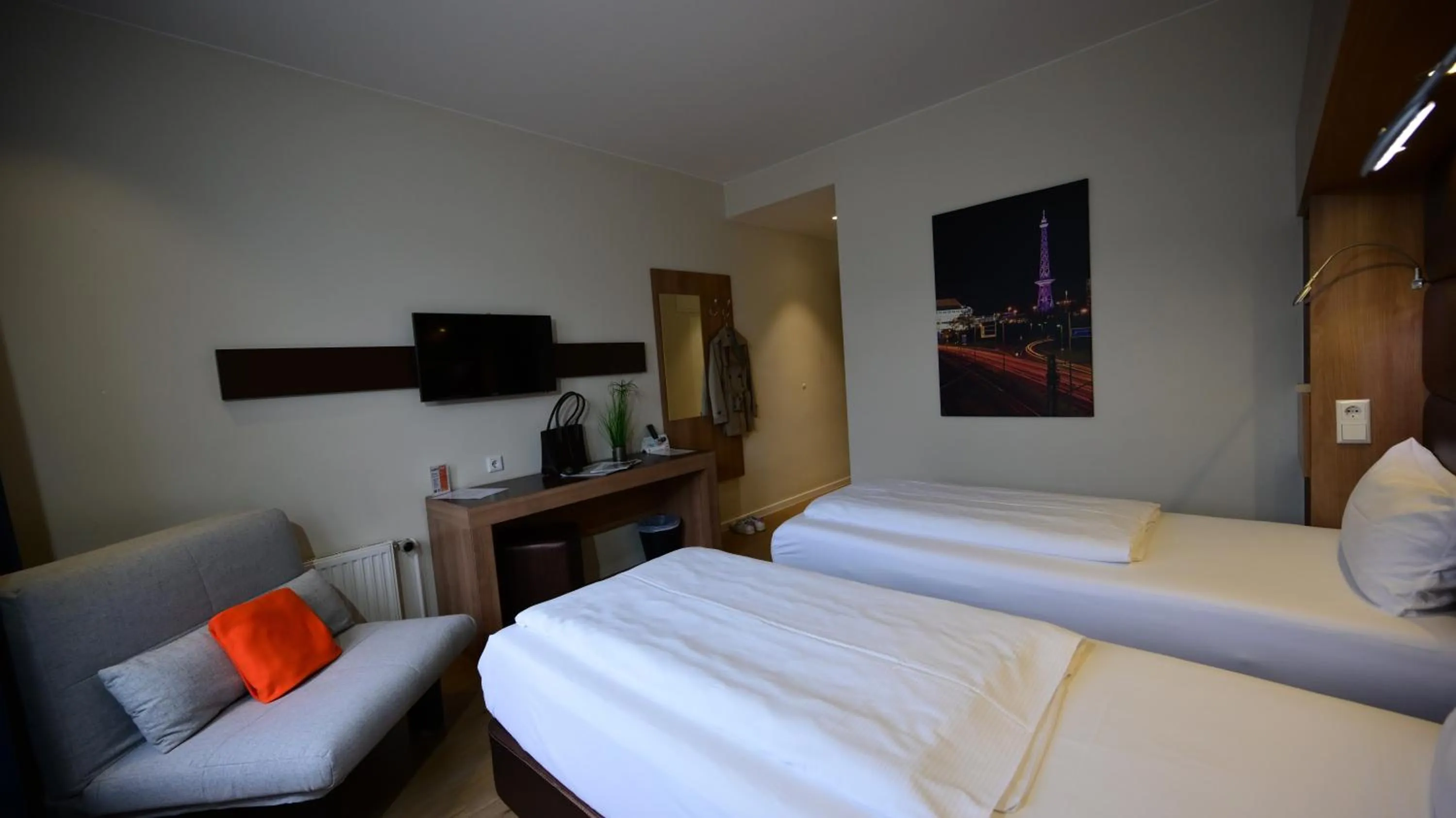 Photo of the whole room, Bed in Motel Plus Berlin