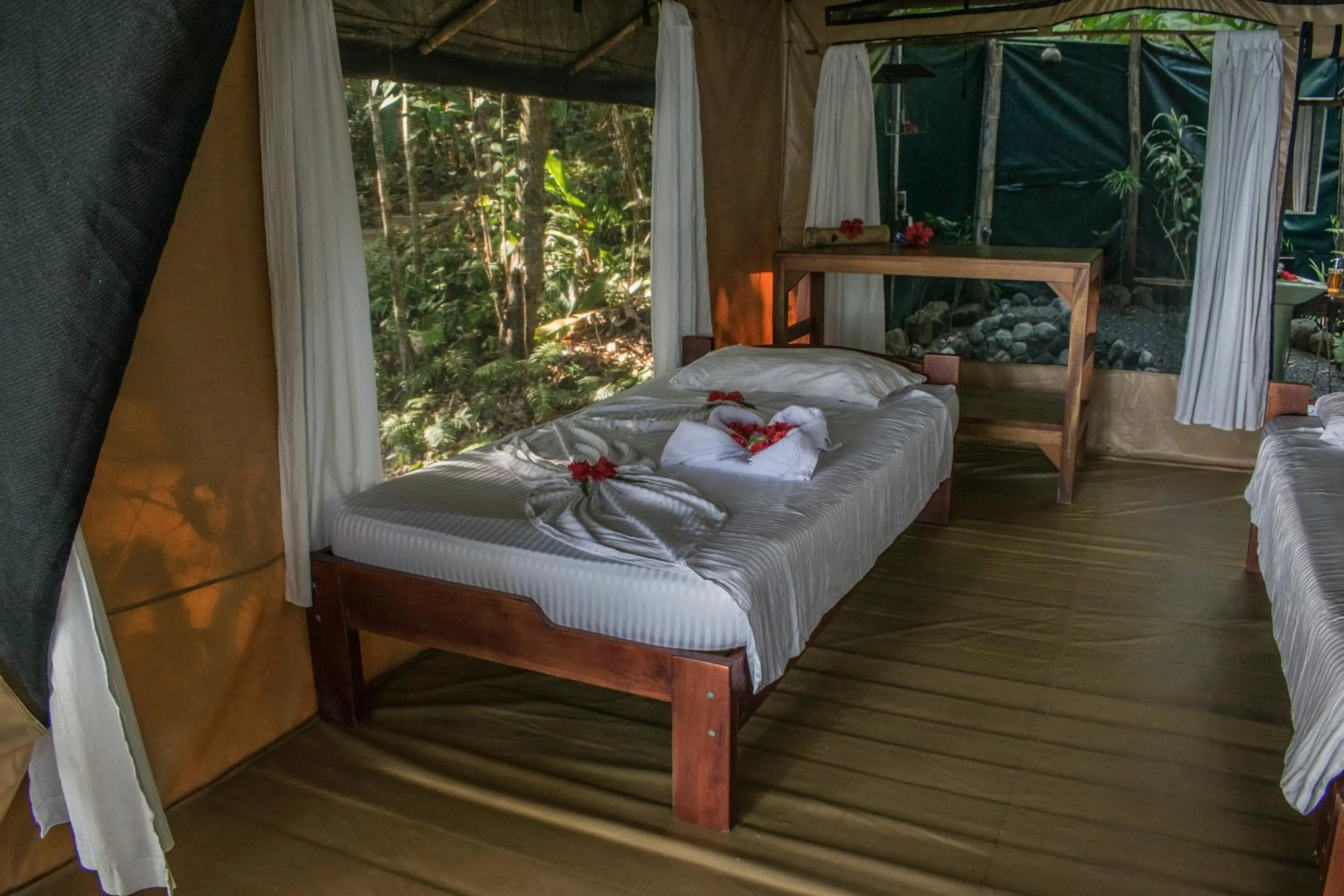 Bed in La Leona Eco Lodge