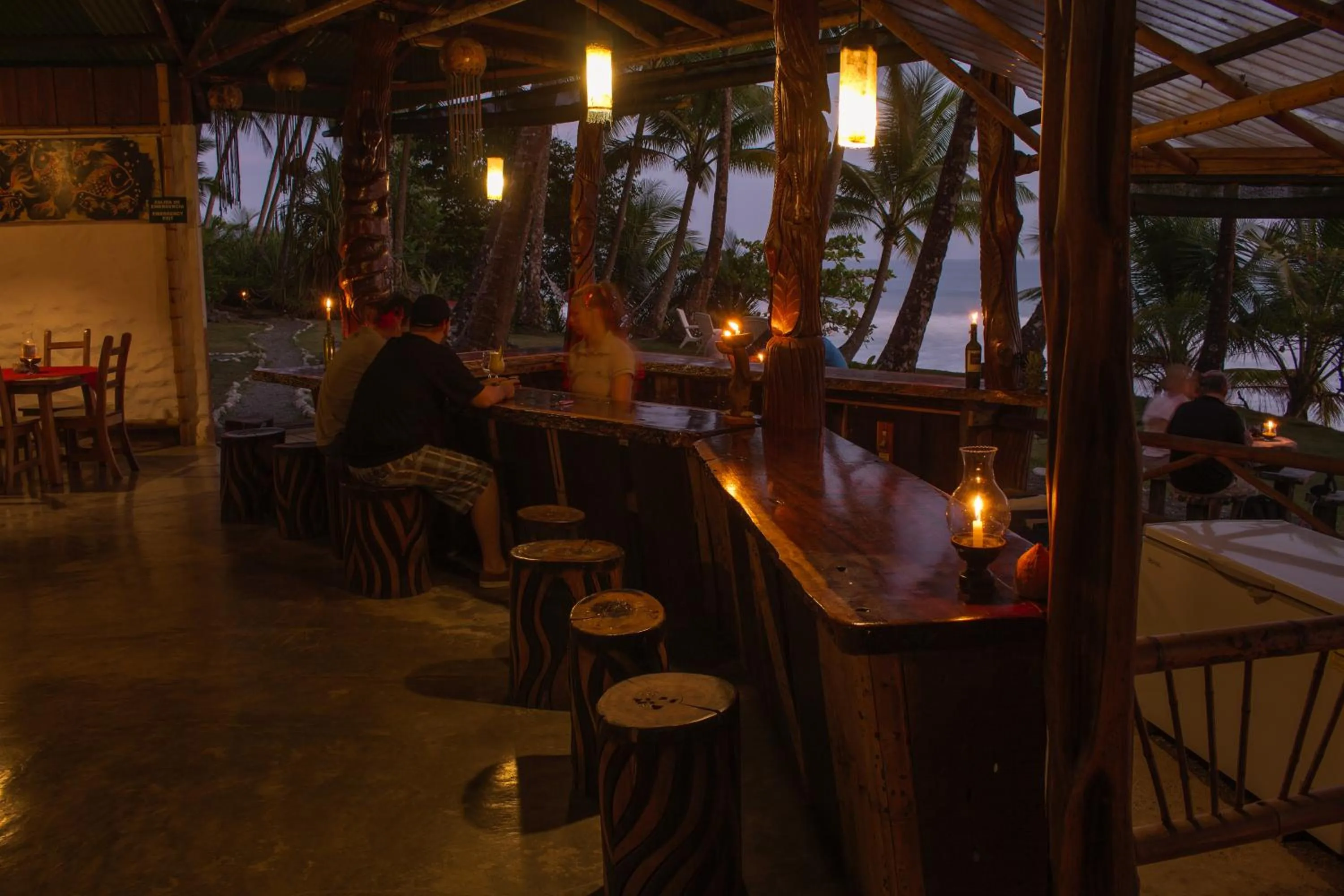 Communal lounge/ TV room in La Leona Eco Lodge