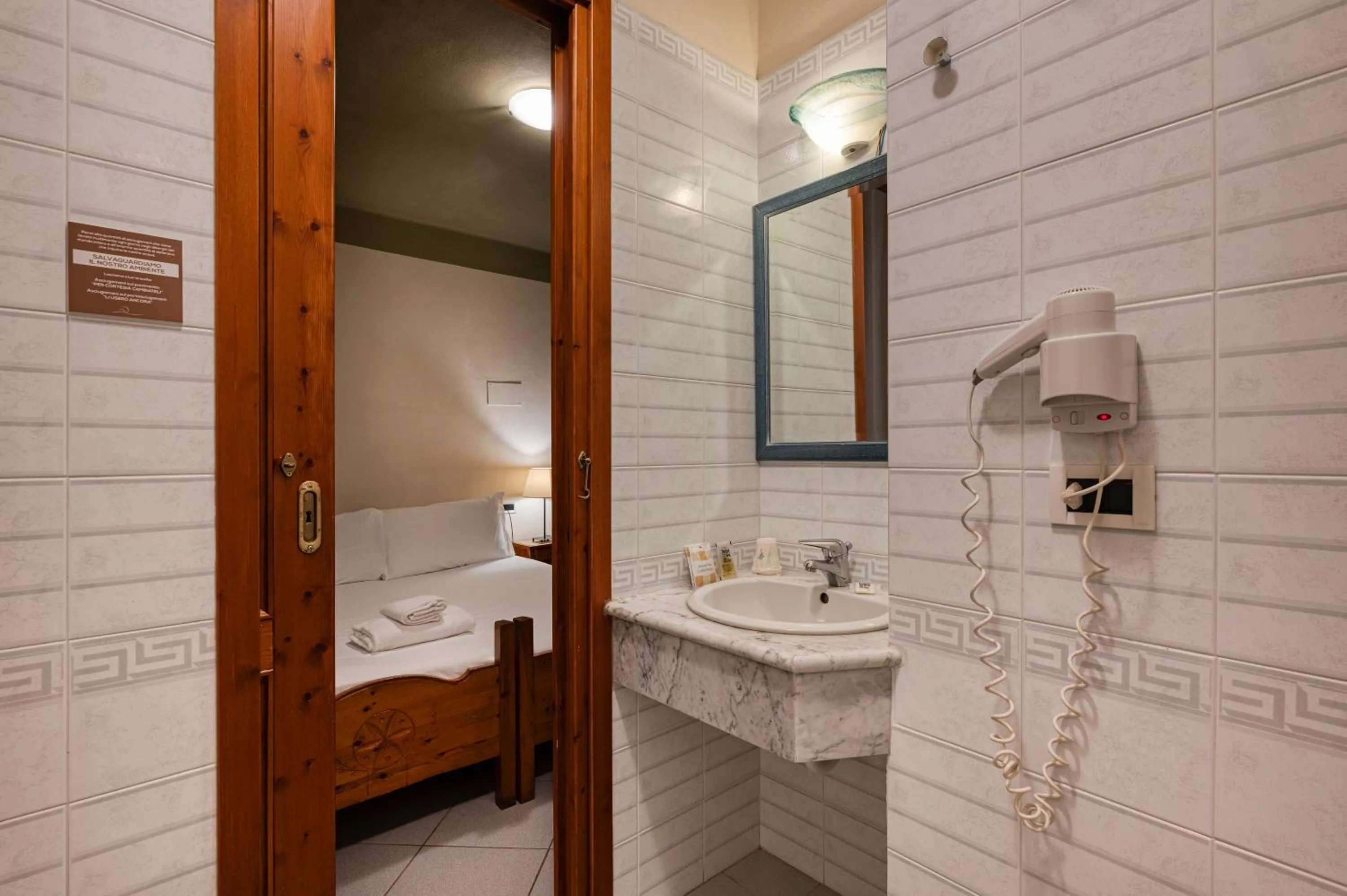 Bathroom, Bed in Hotel Miramonti Family & SPA