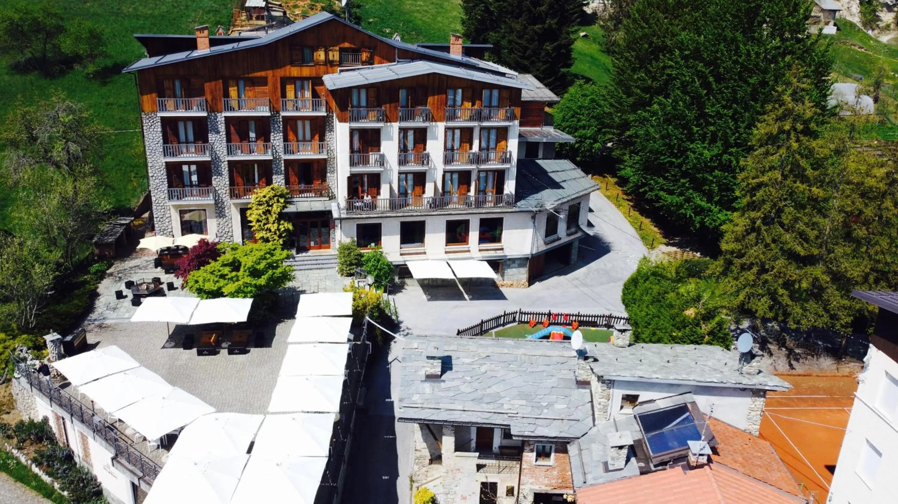 Property building in Hotel Miramonti Family & SPA