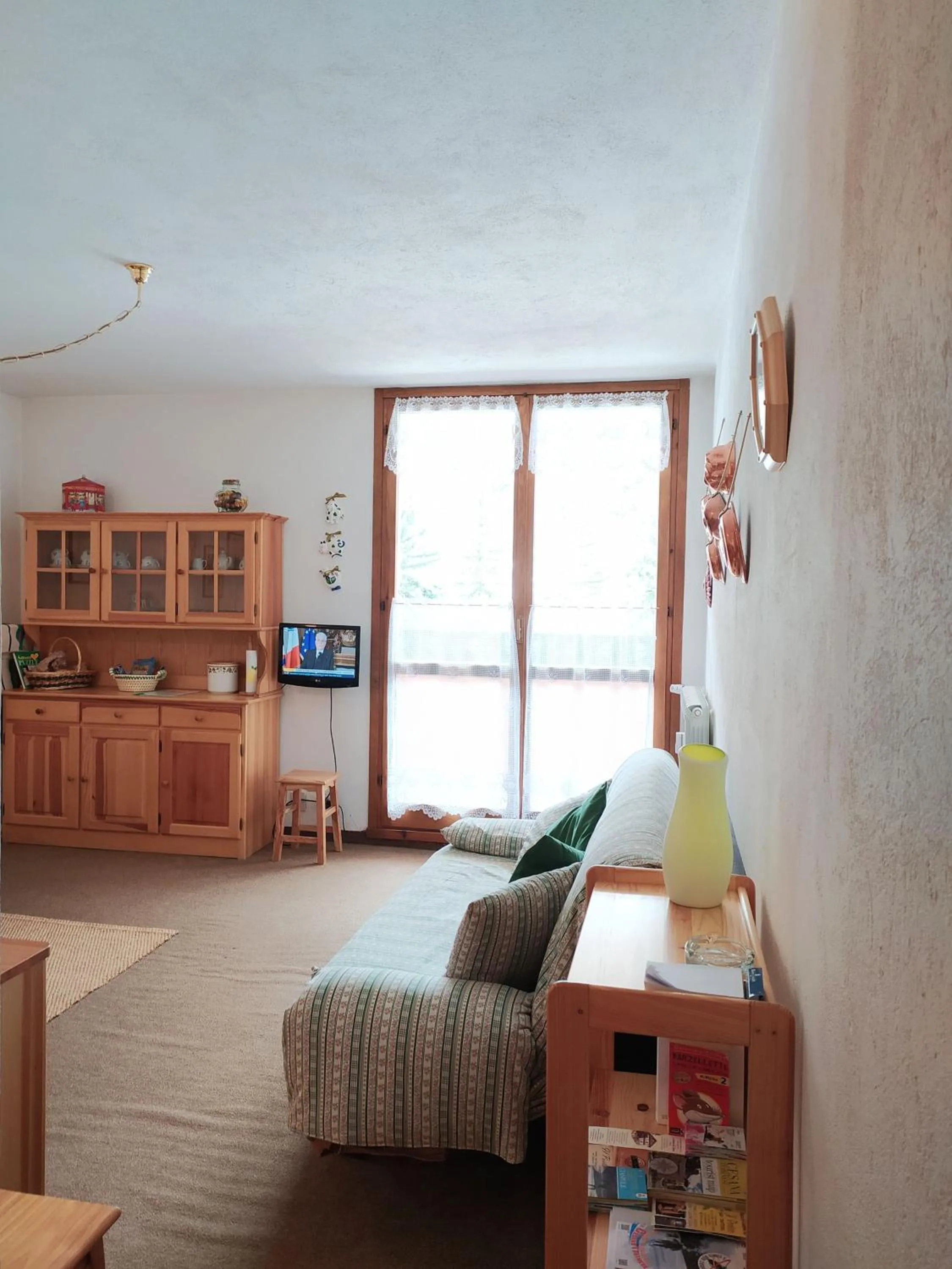 Living room, Bed in Ca' Francesca - bilocale a Cesana Torinese