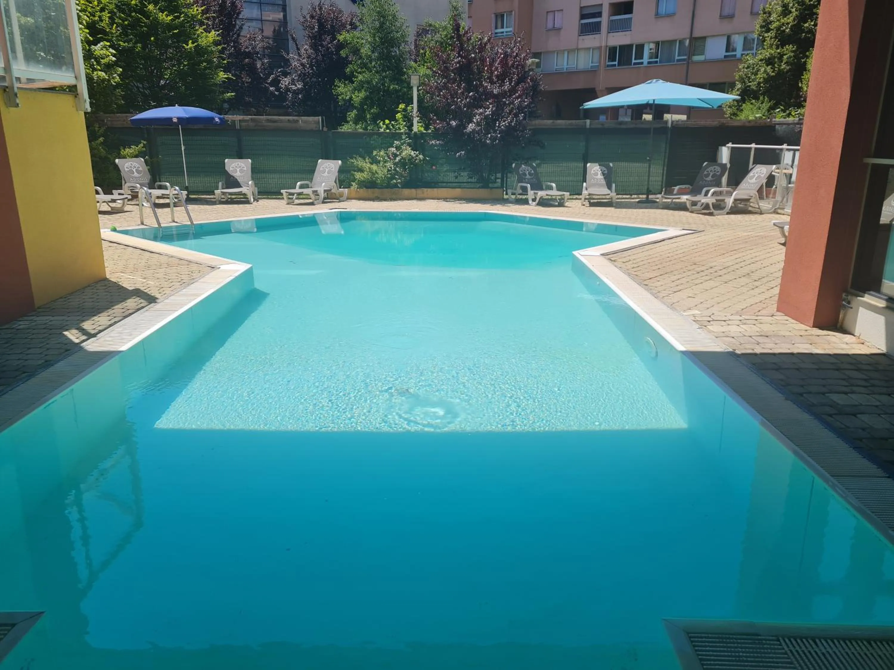 Swimming pool in Adonis Gapotel