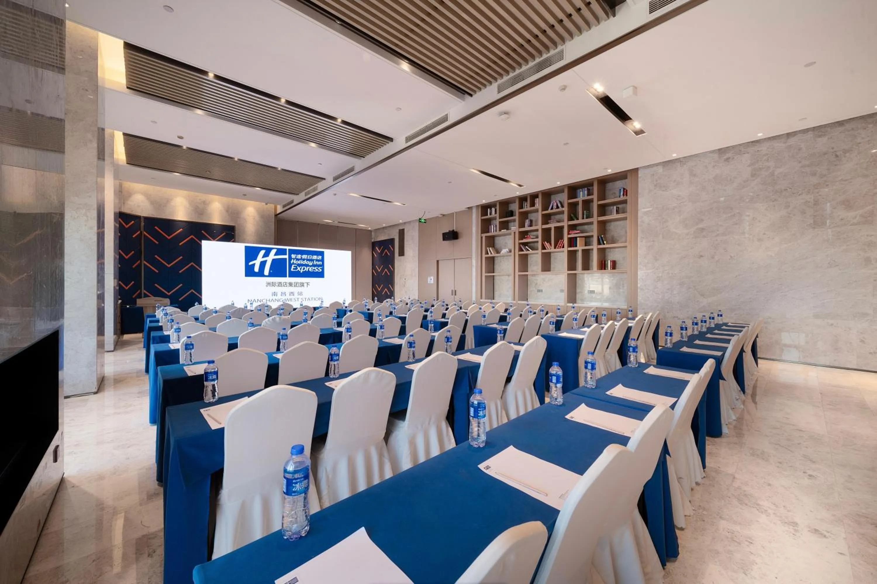 Meeting/conference room in Holiday Inn Express Nanchang West Station by IHG