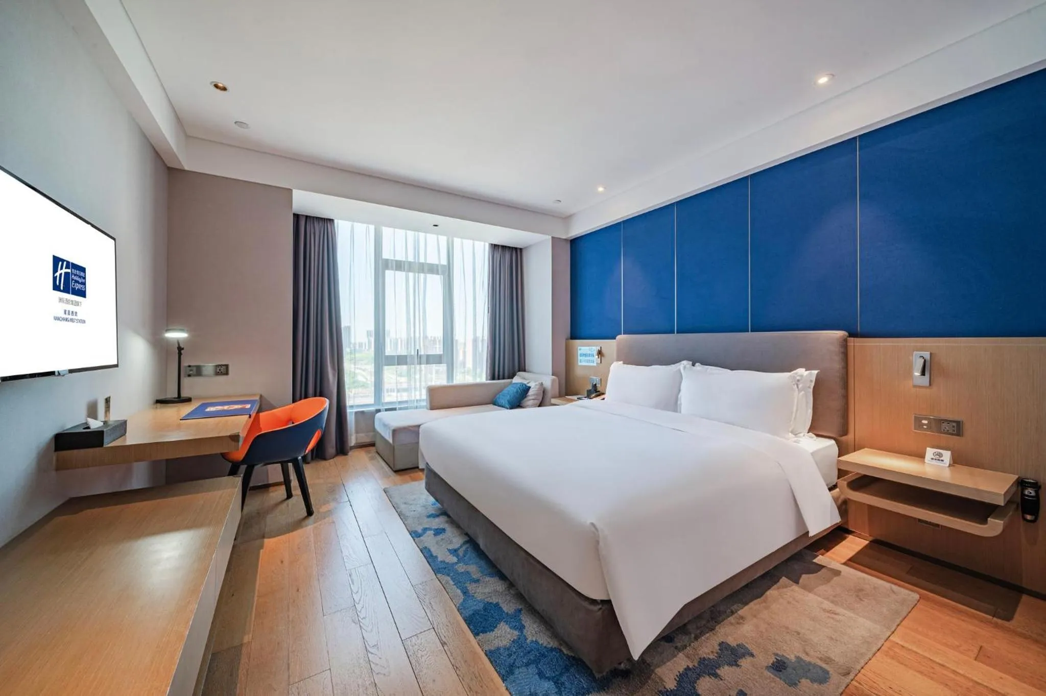 Photo of the whole room, Bed in Holiday Inn Express Nanchang West Station by IHG