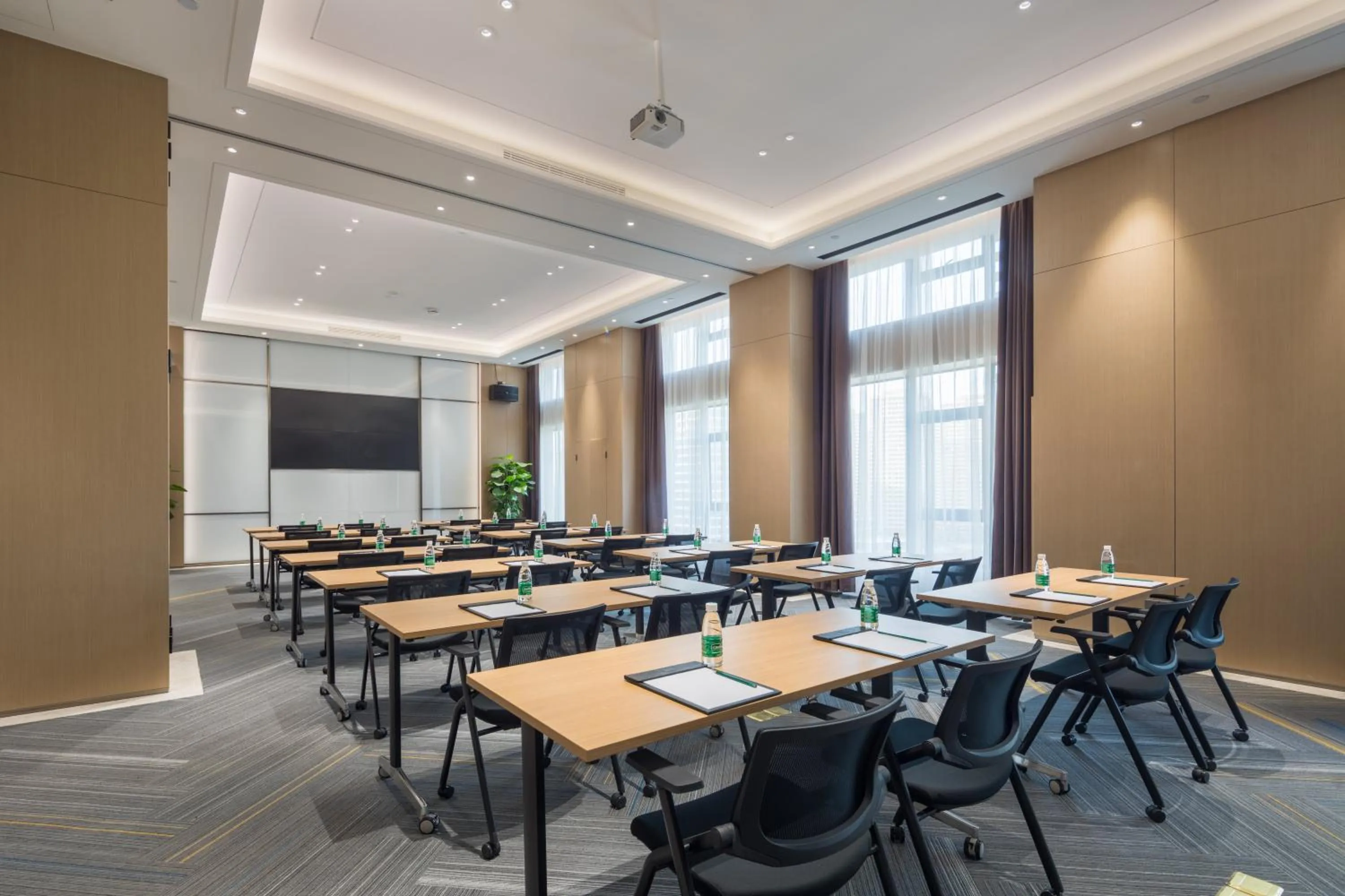 Meeting/conference room in Holiday Inn Express Nanchang West Station by IHG