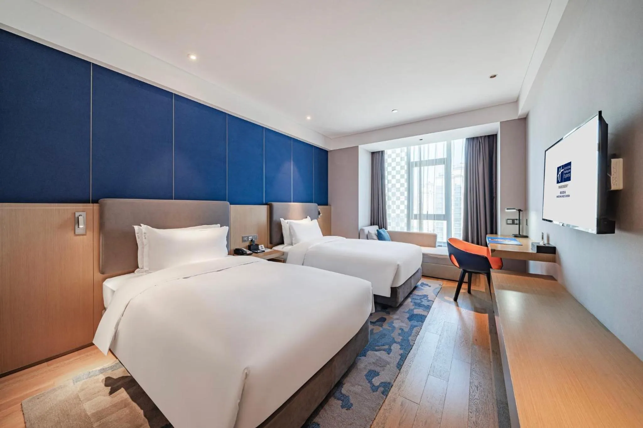Photo of the whole room, Bed in Holiday Inn Express Nanchang West Station by IHG