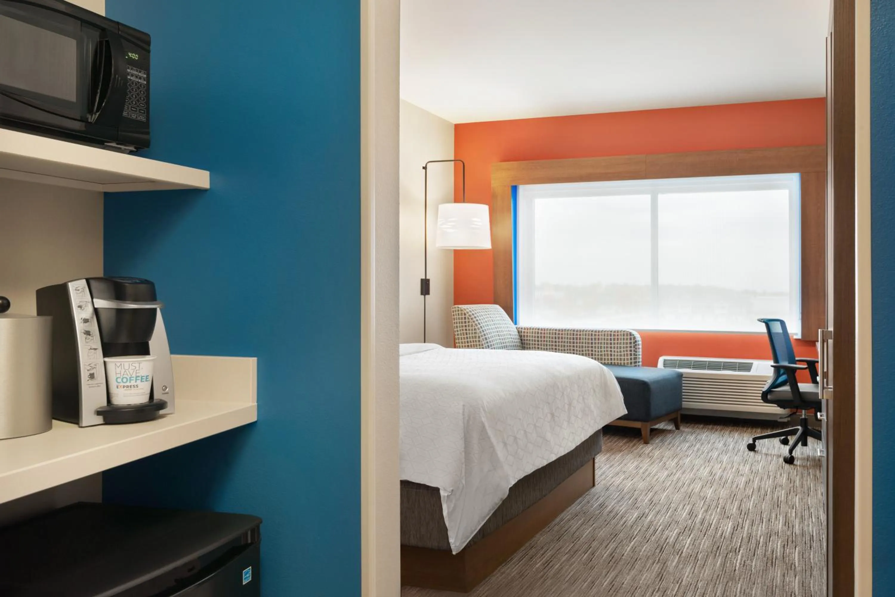 Bed in Holiday Inn Express & Suites - Beaver Dam by IHG