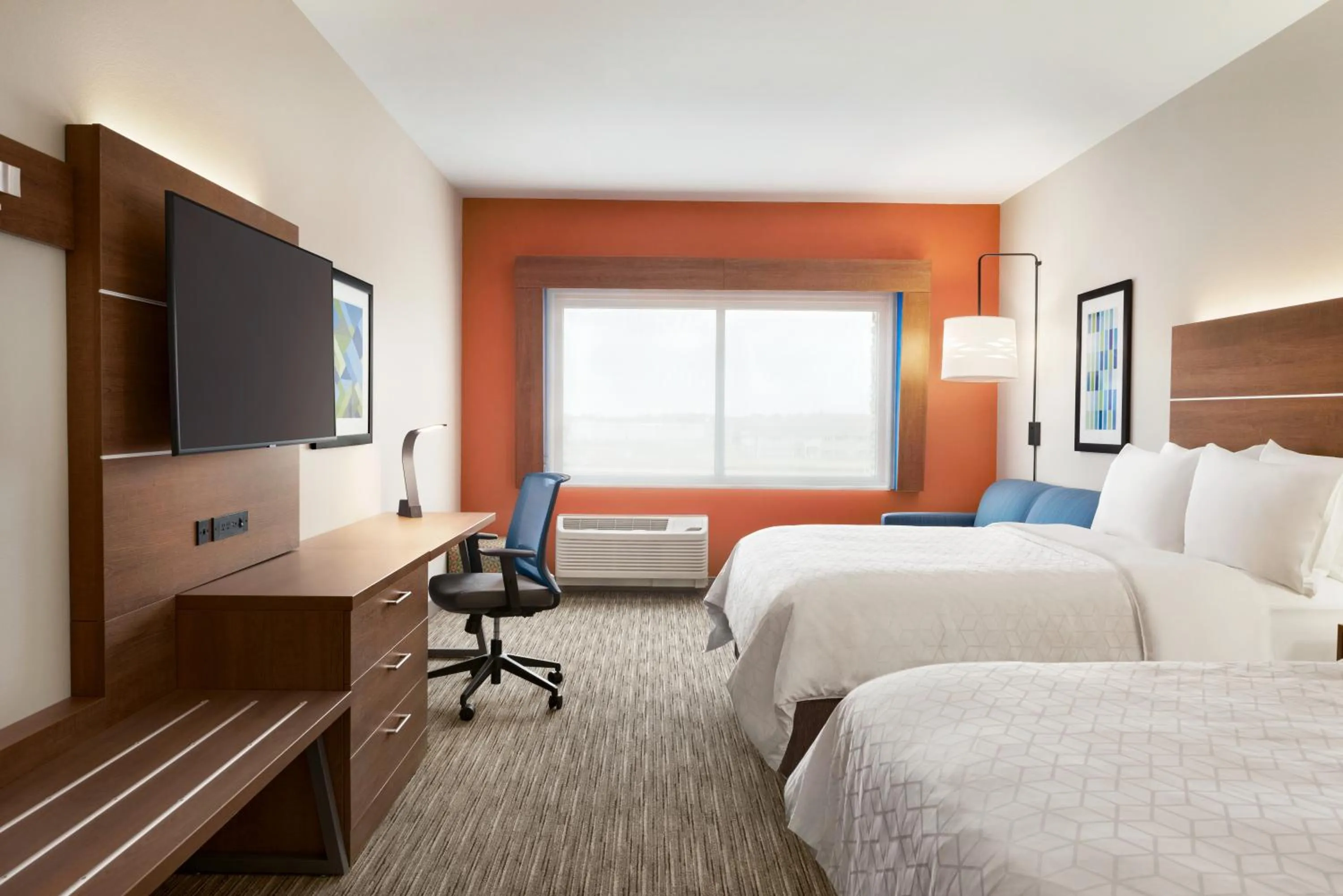 Bed in Holiday Inn Express & Suites - Beaver Dam by IHG