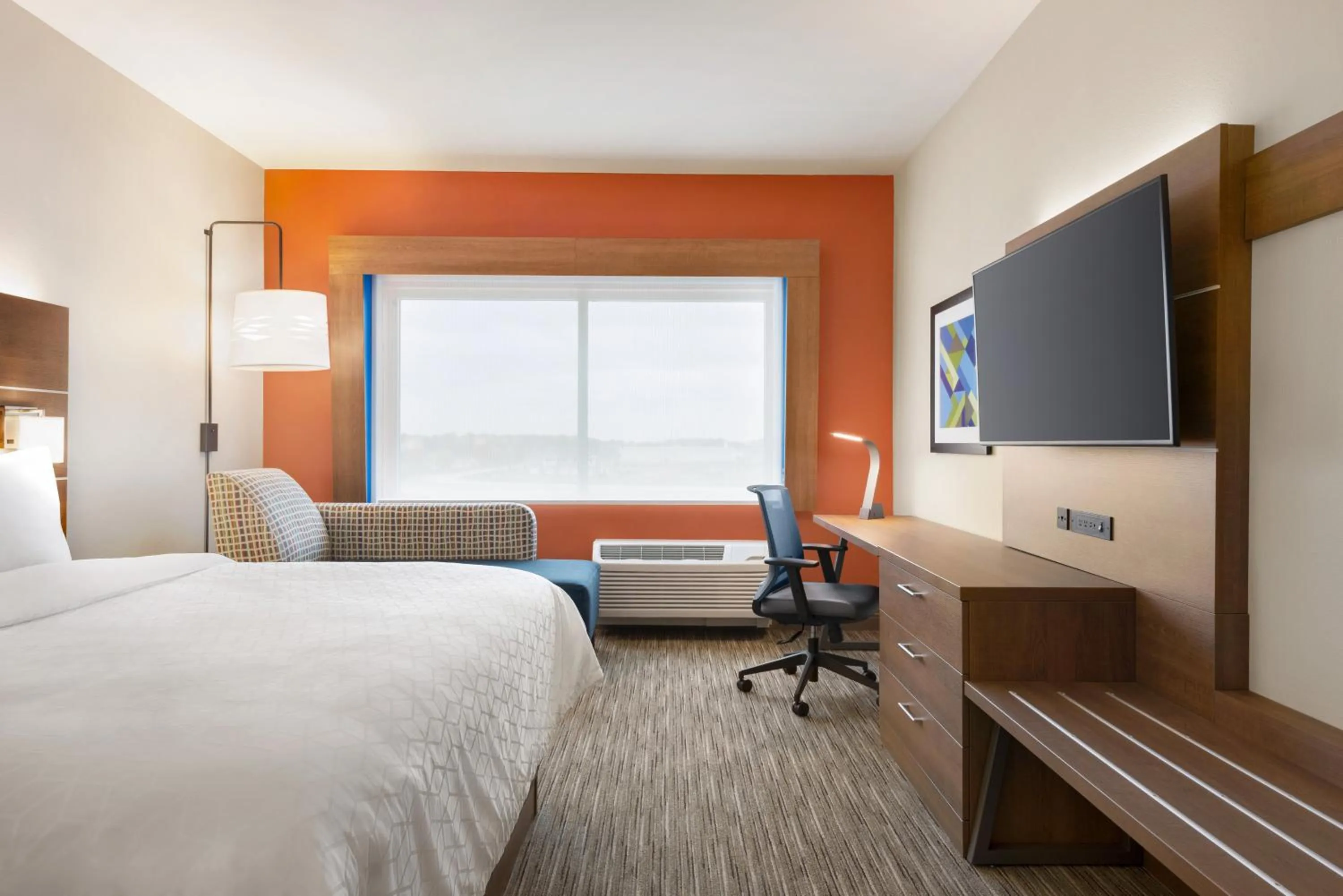 Photo of the whole room, Bed in Holiday Inn Express & Suites - Beaver Dam by IHG