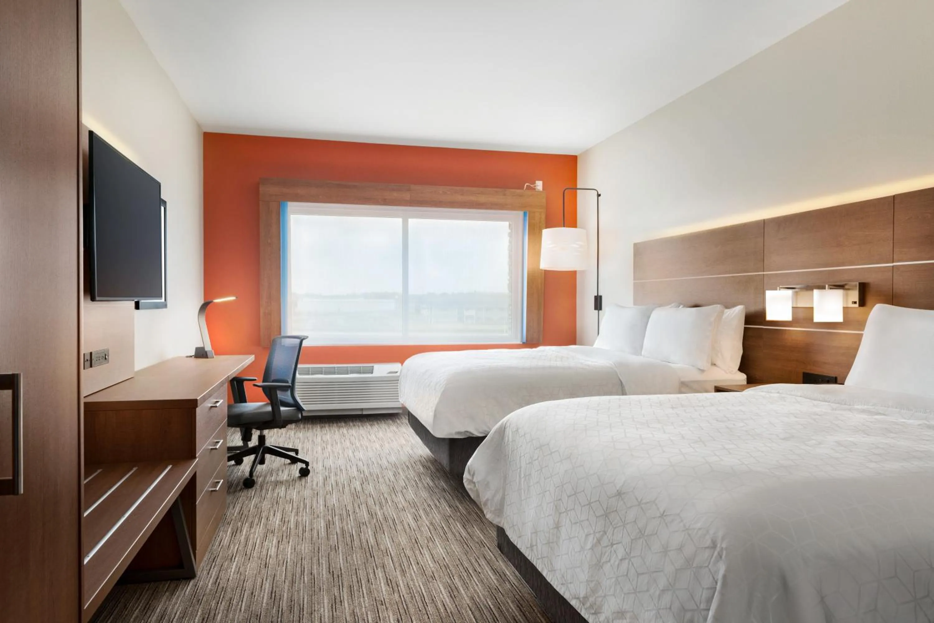 Photo of the whole room, Bed in Holiday Inn Express & Suites - Beaver Dam by IHG