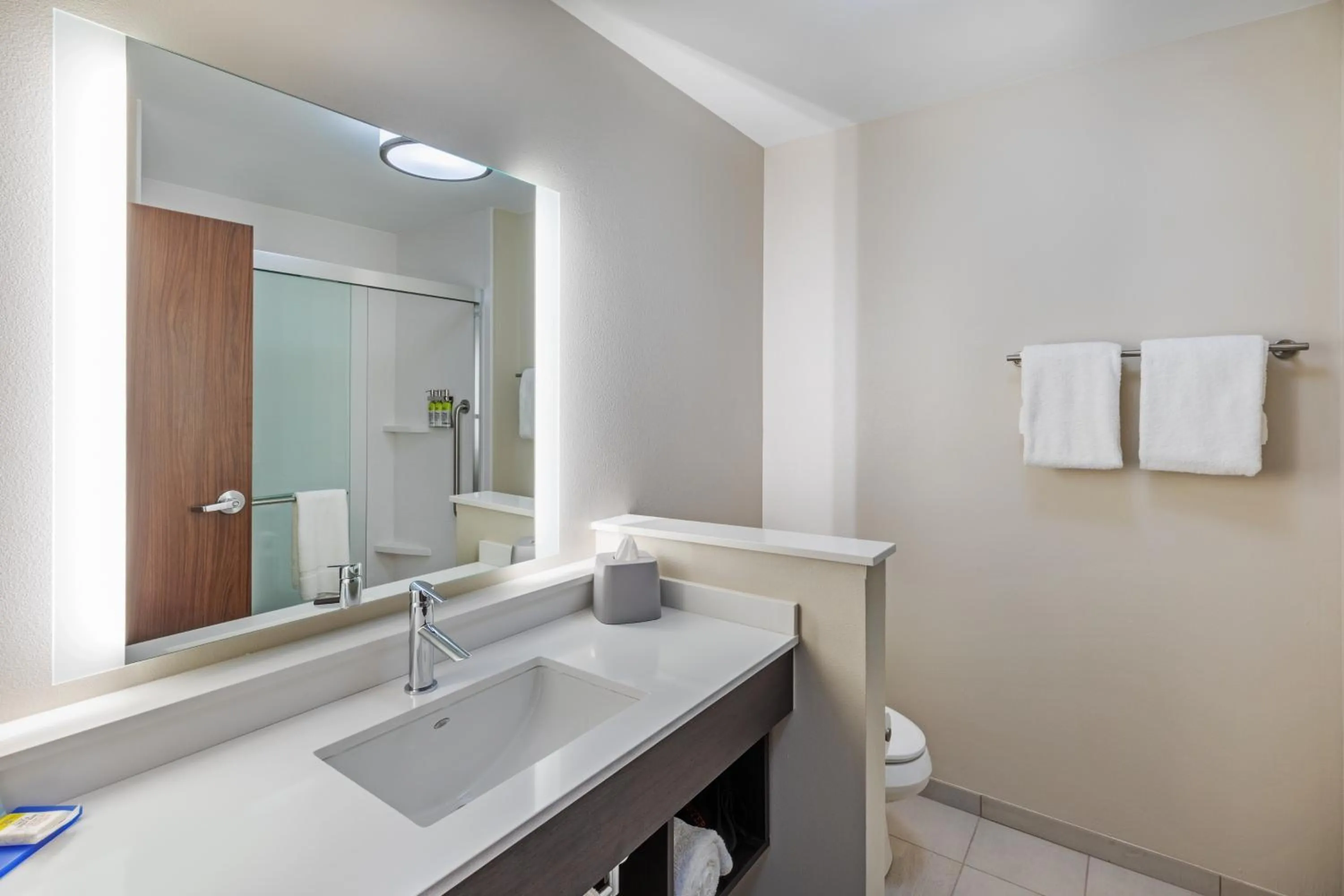 Guests in Holiday Inn Express & Suites Purcell by IHG