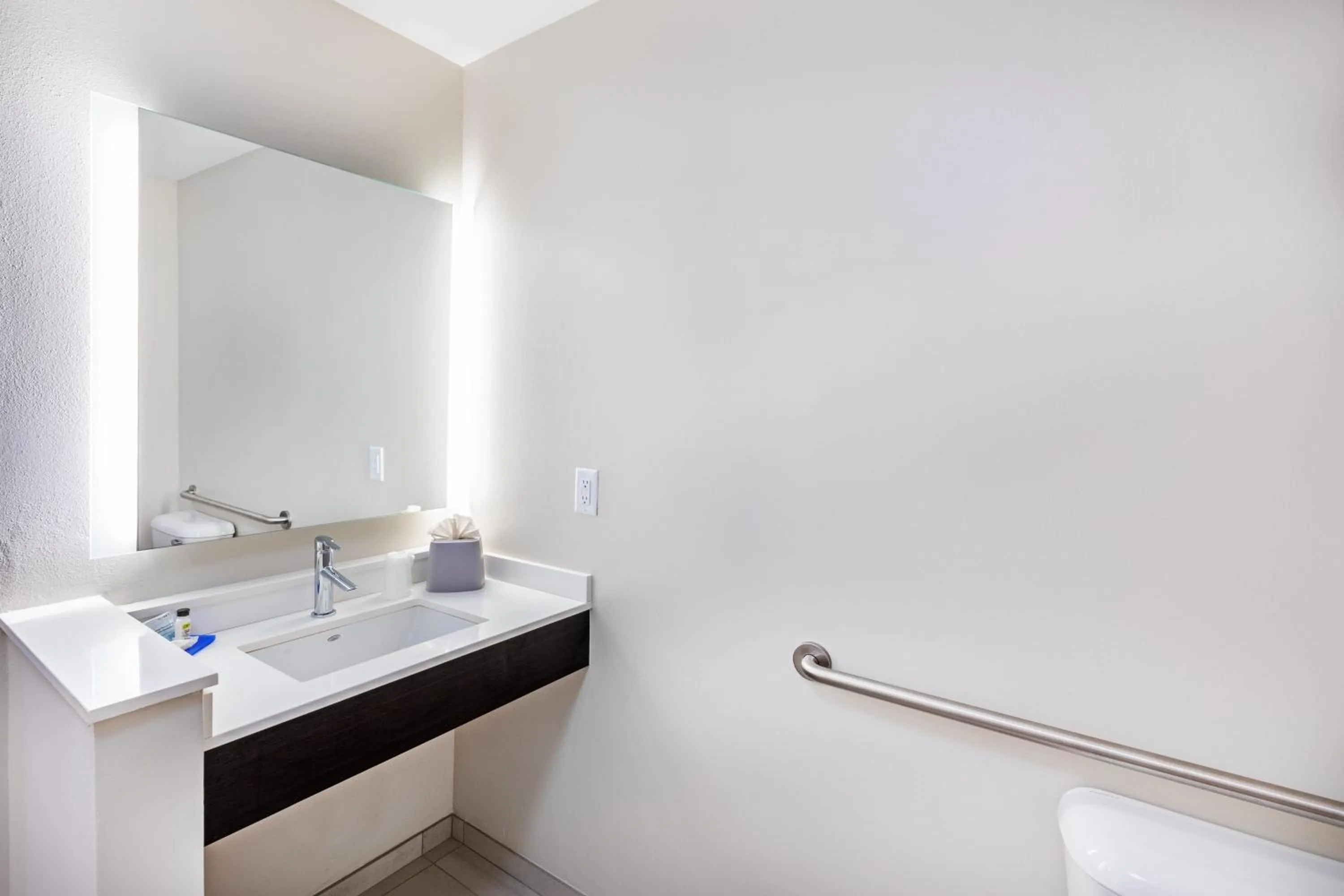 Bathroom in Holiday Inn Express & Suites Purcell by IHG
