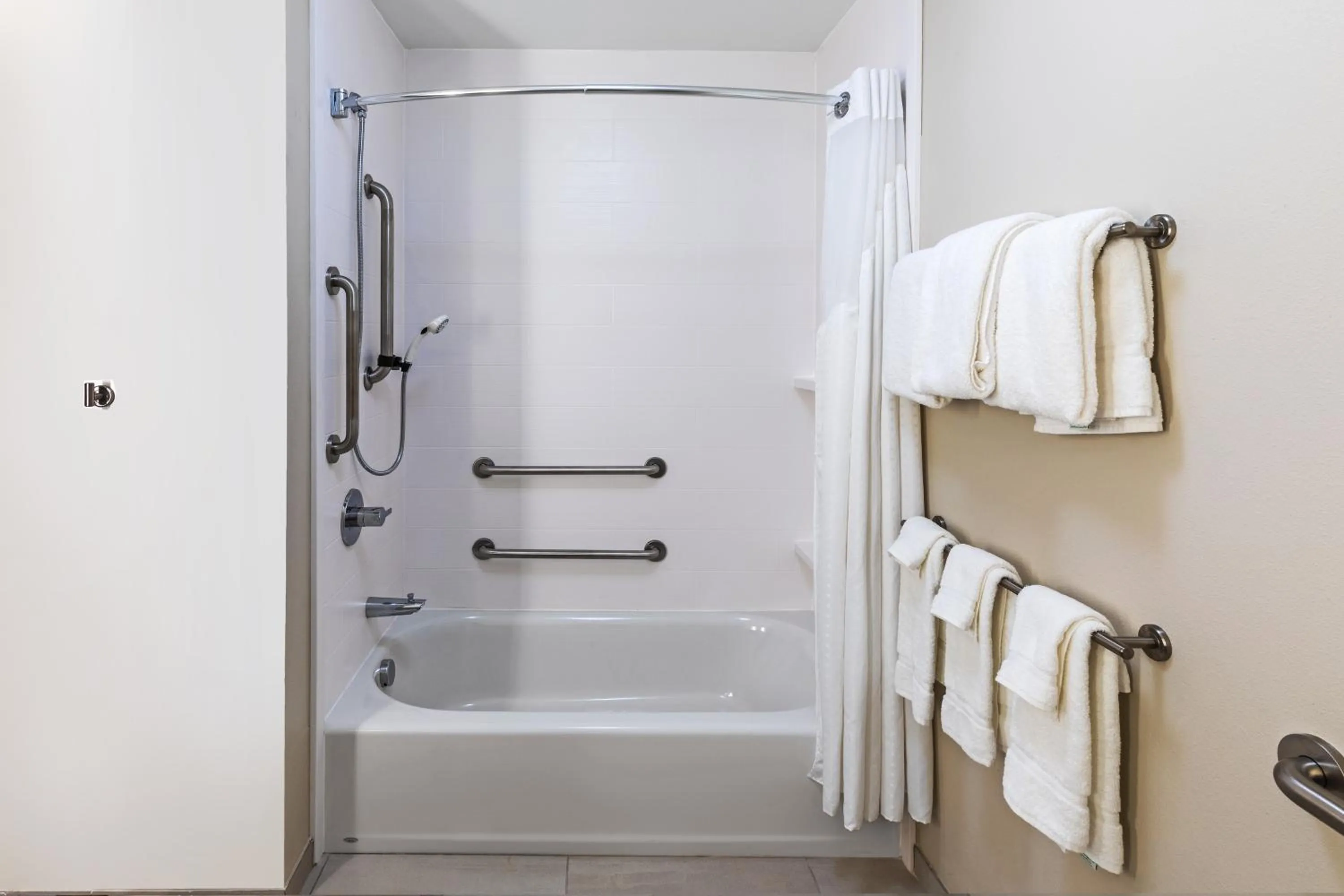 Property building in Holiday Inn Express & Suites Purcell by IHG