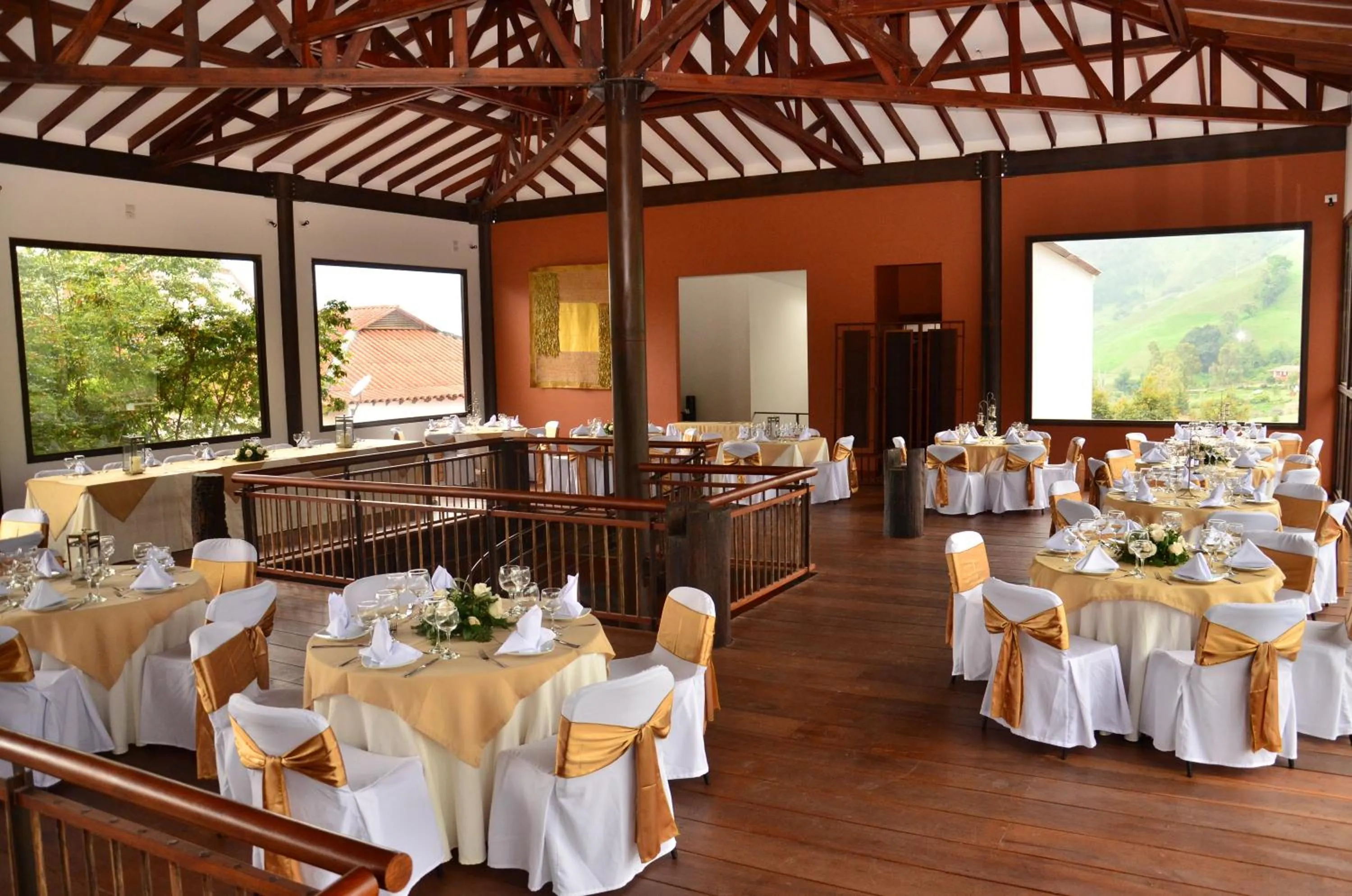 Restaurant/places to eat in Termales El Otoño