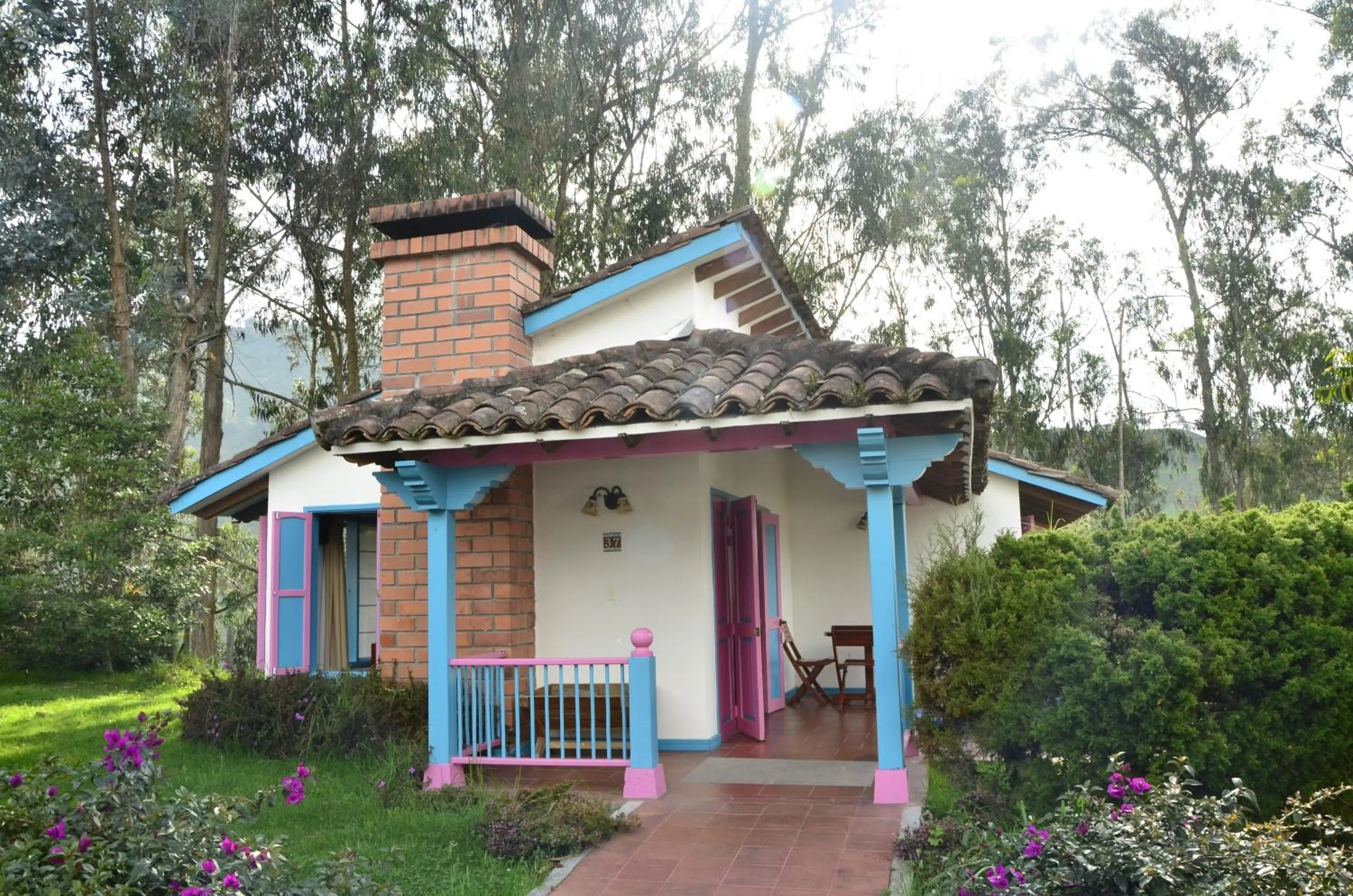 Property building in Termales El Otoño