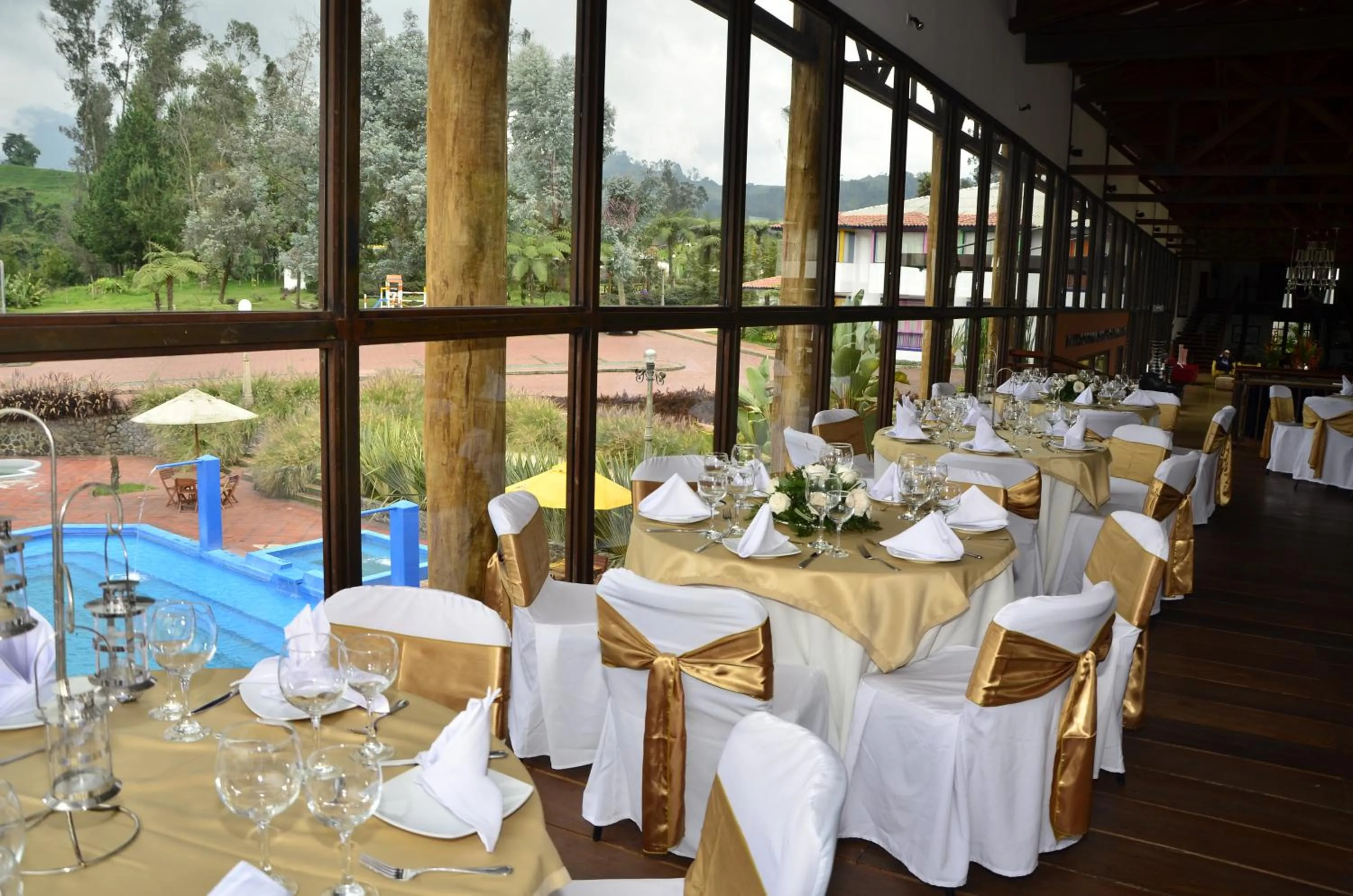 Restaurant/places to eat in Termales El Otoño