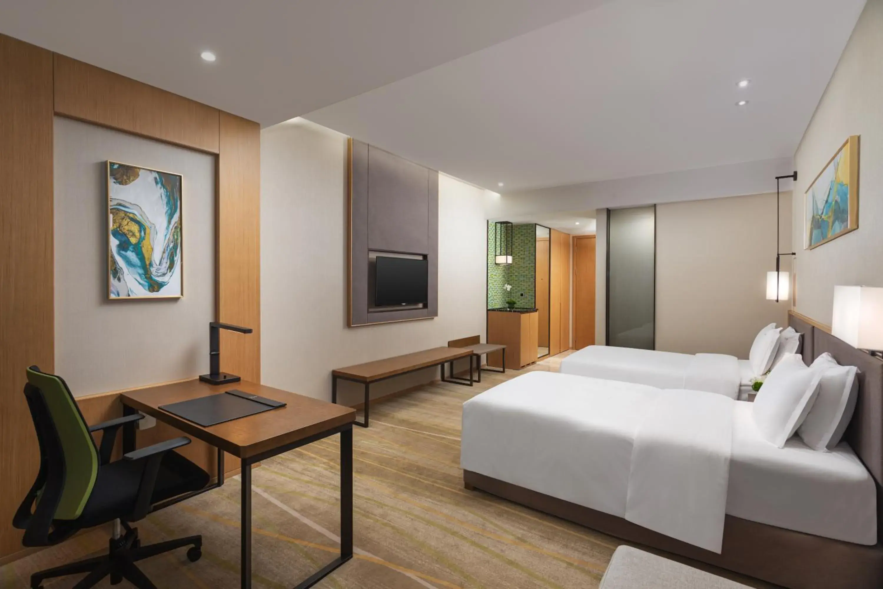 Premium Double Room with Two Double Beds in Holiday Inn Chengdu Airport by IHG - Free Shuttle to Shuangliu International Airport Premium Double Room with Two Double Beds in Holiday Inn Chengdu Airport by IHG - Free Shuttle to Shuangliu International Airport