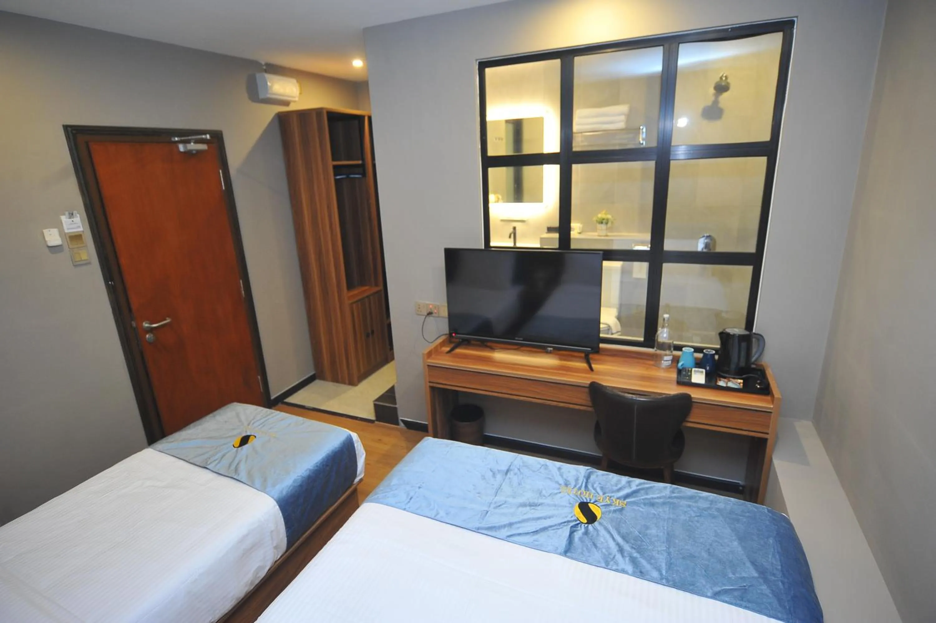 TV and multimedia, Bed in Skye Hotel Sunway
