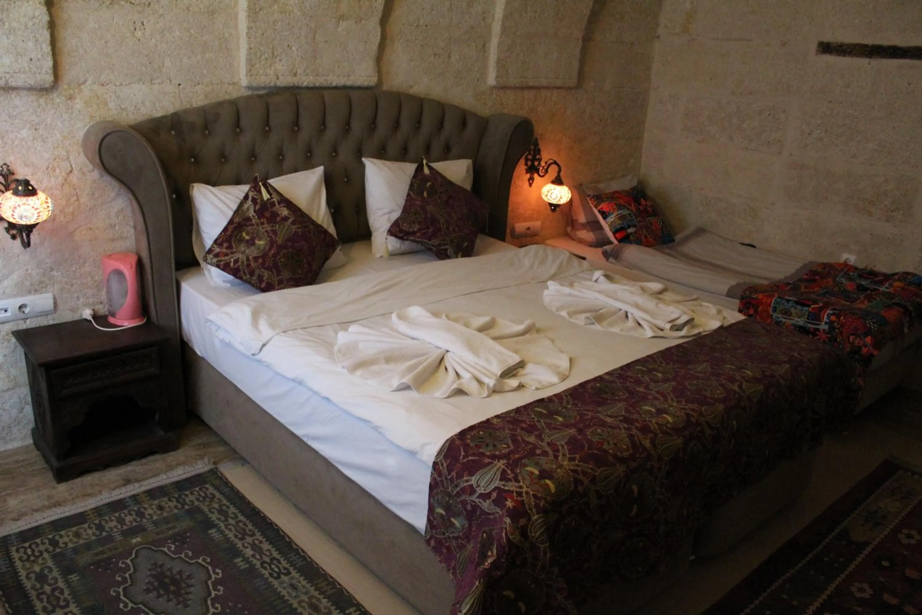Bed in Sandık cave house
