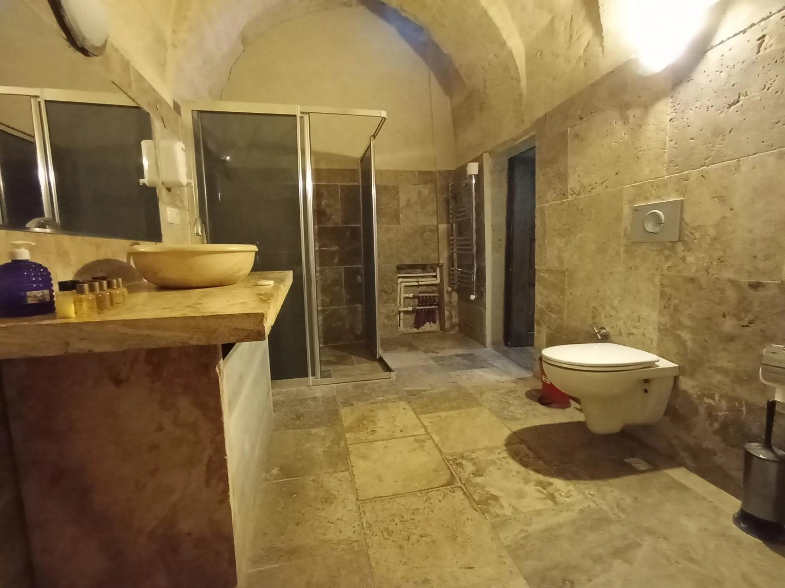 Shower in Sandık cave house