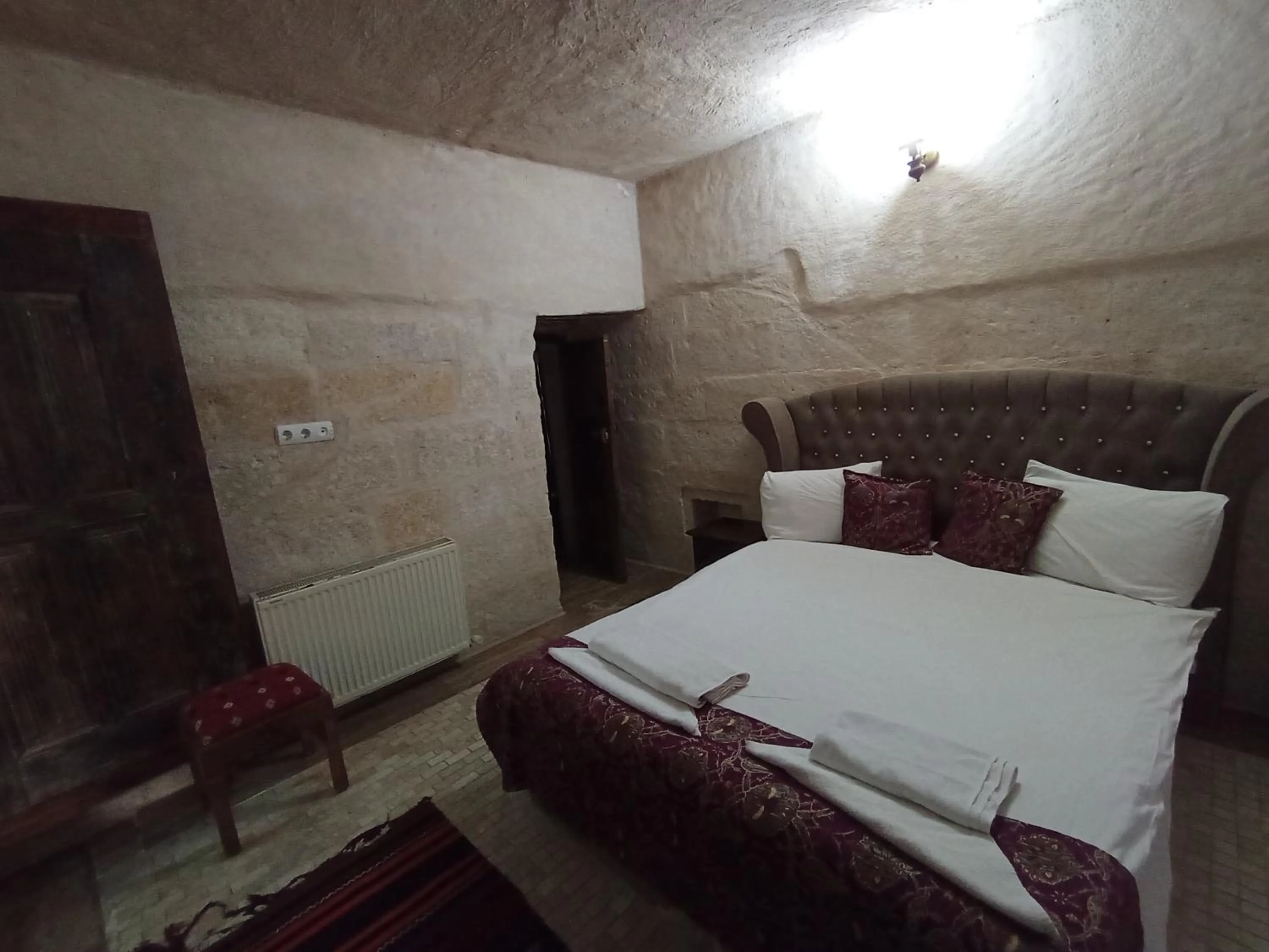 Bed in Sandık cave house