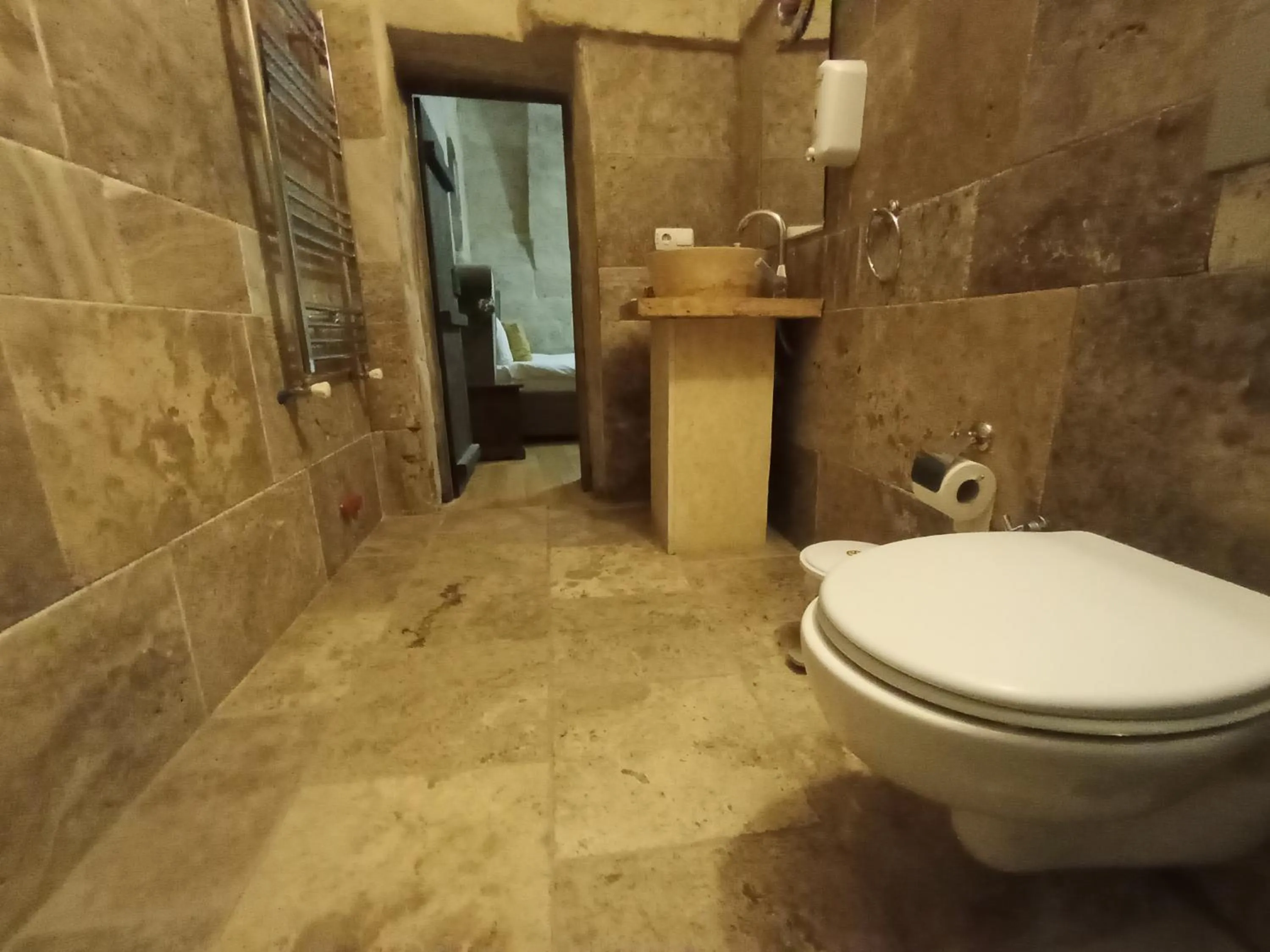Bathroom in Sandık cave house