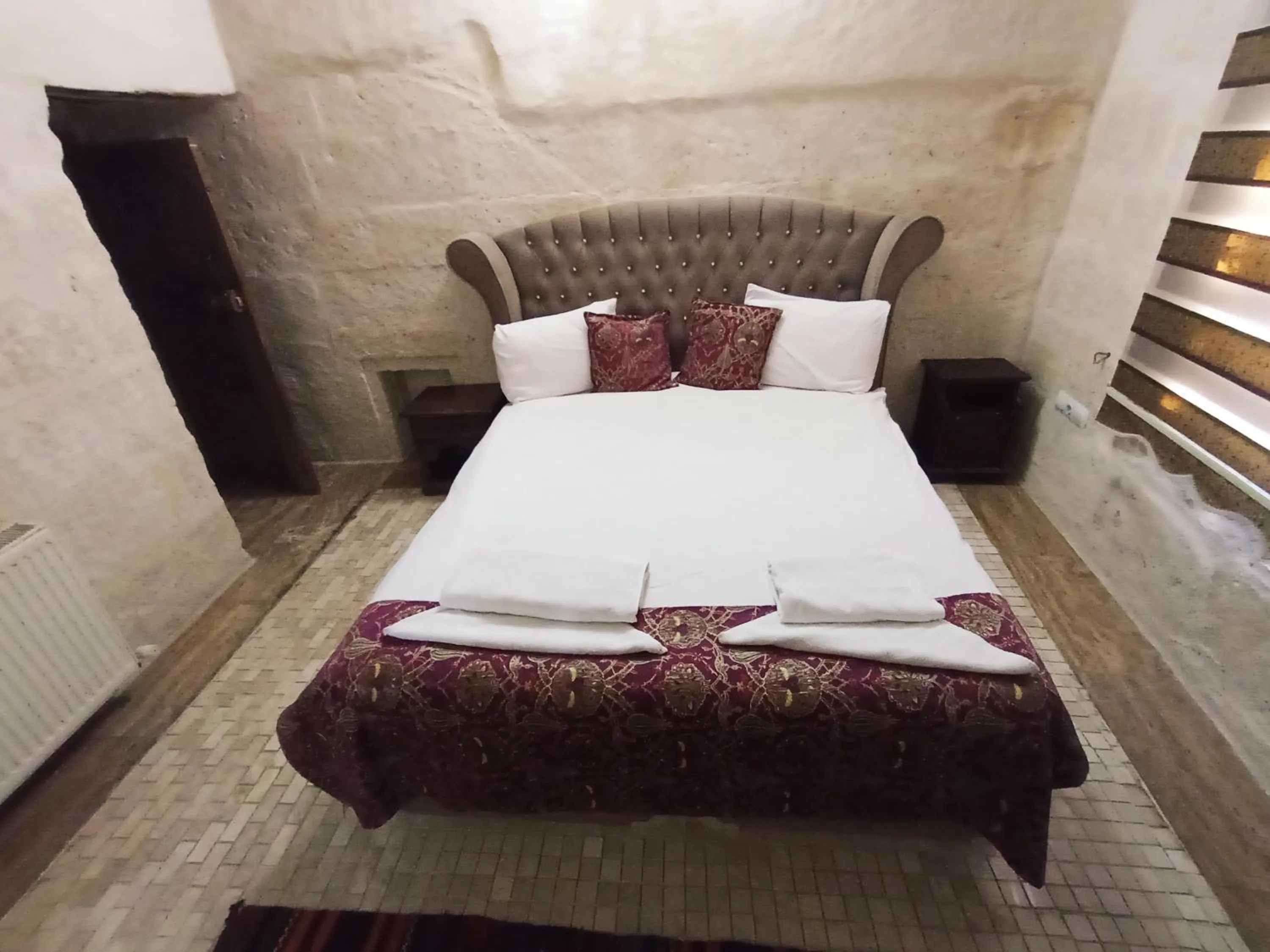Bed in Sandık cave house