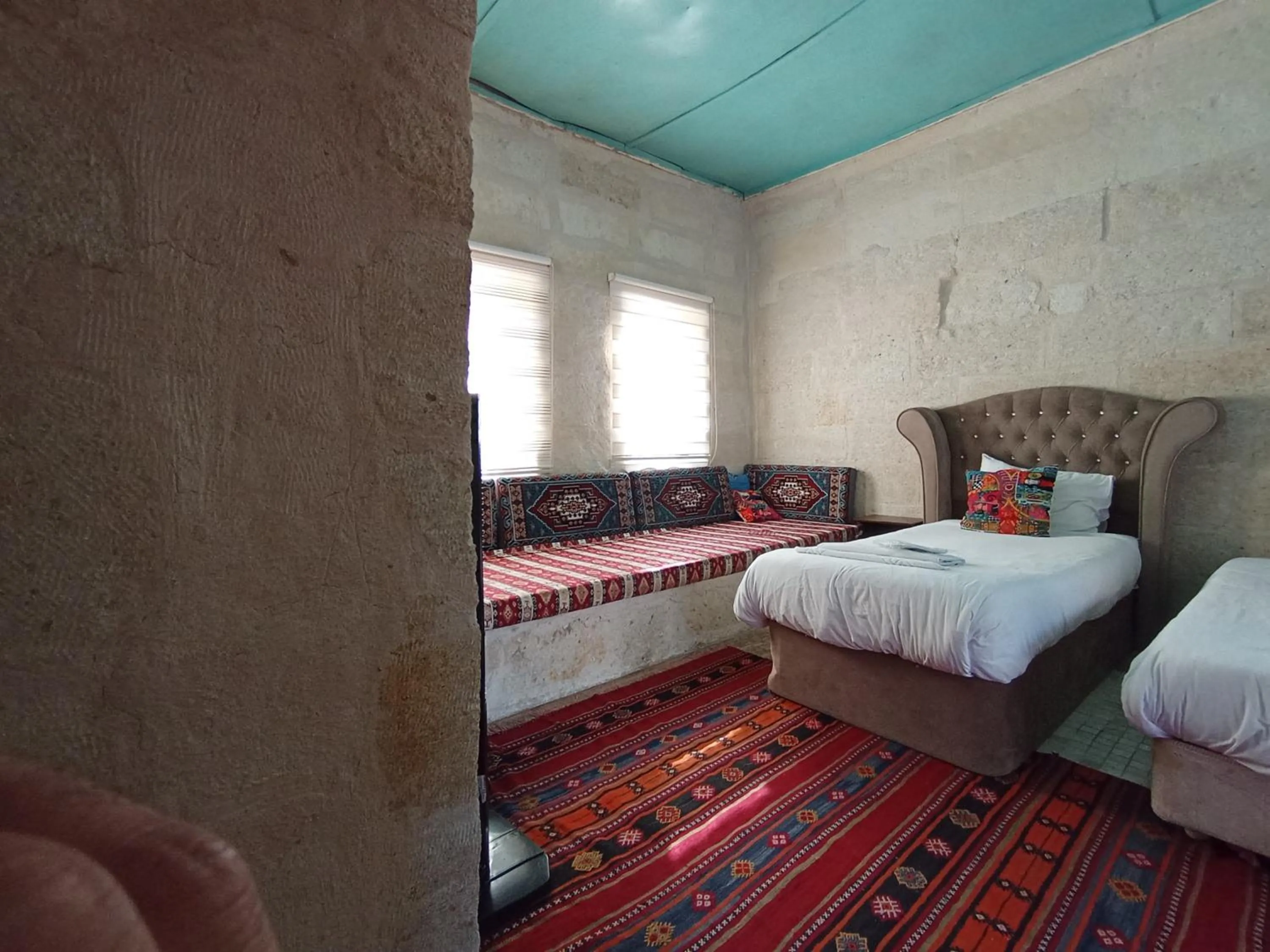 Bedroom, Bed in Sandık cave house