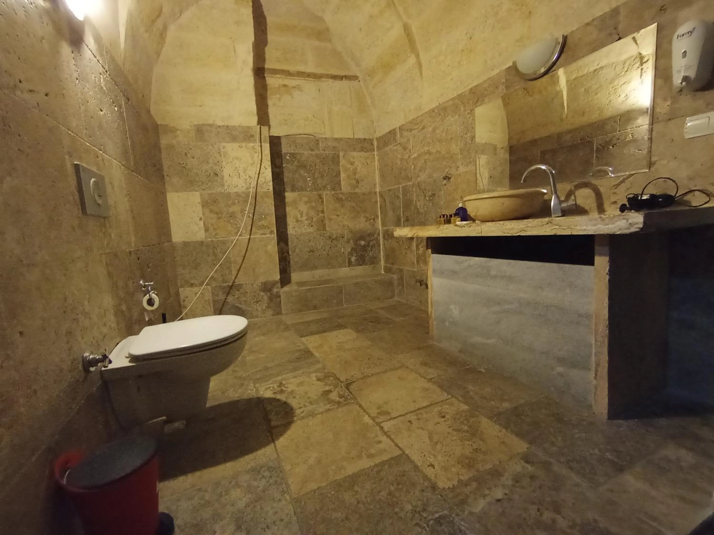 Bathroom in Sandık cave house