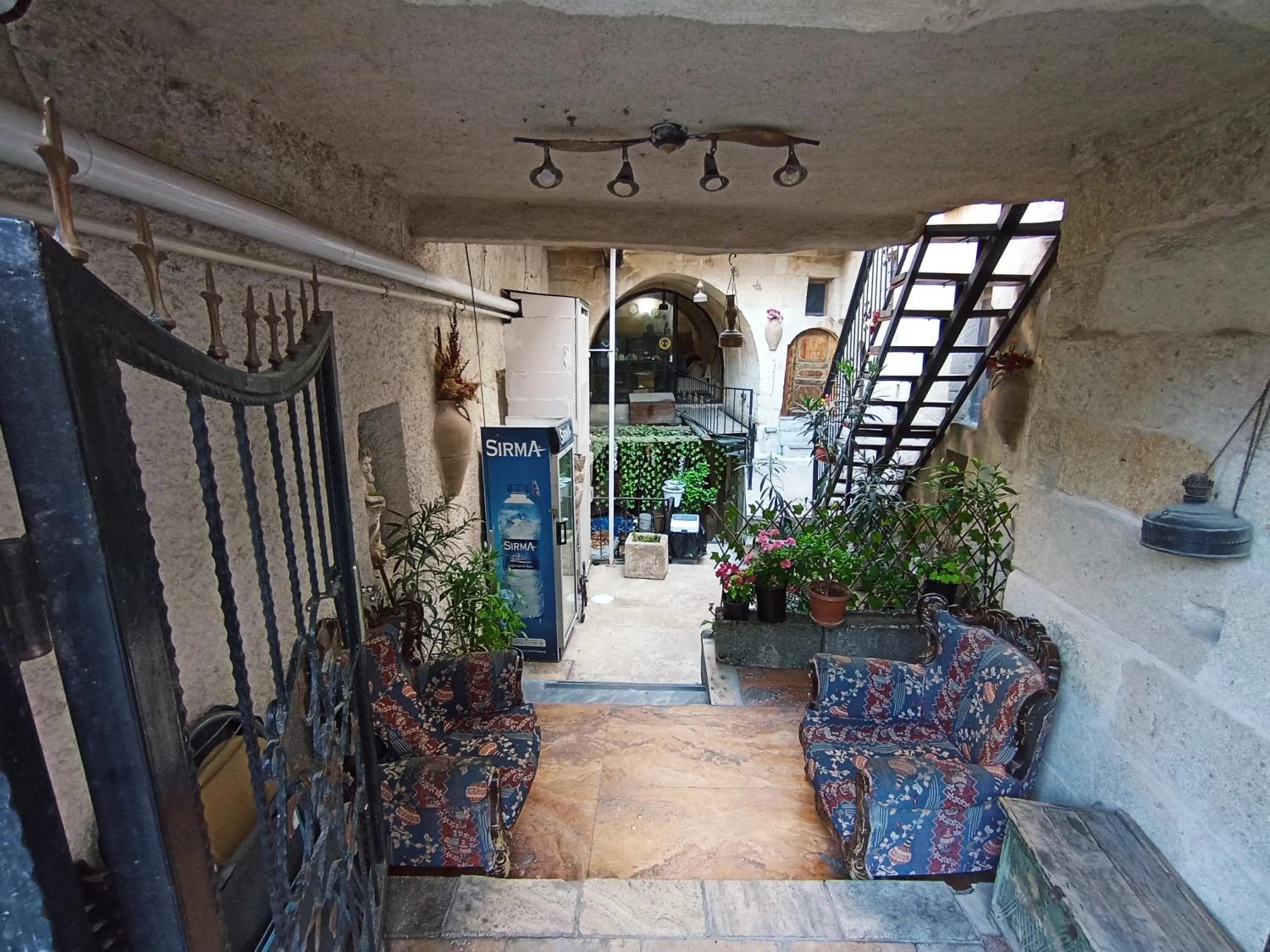 Property building in Sandık cave house