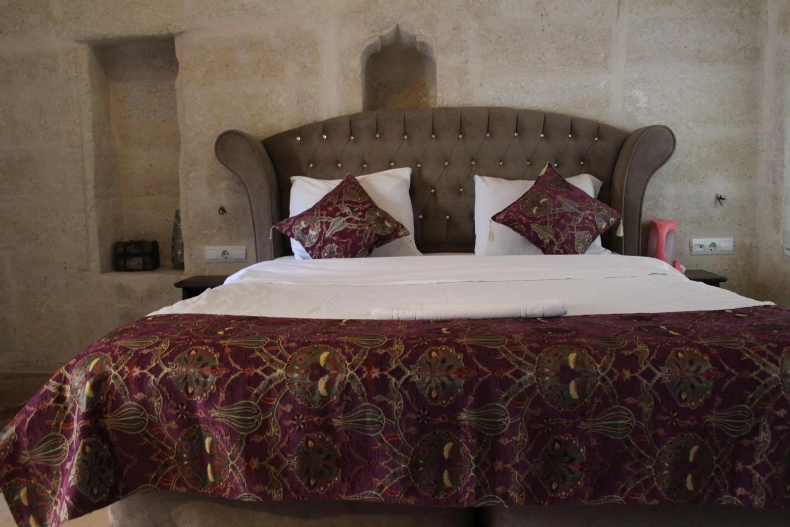 Bed in Sandık cave house