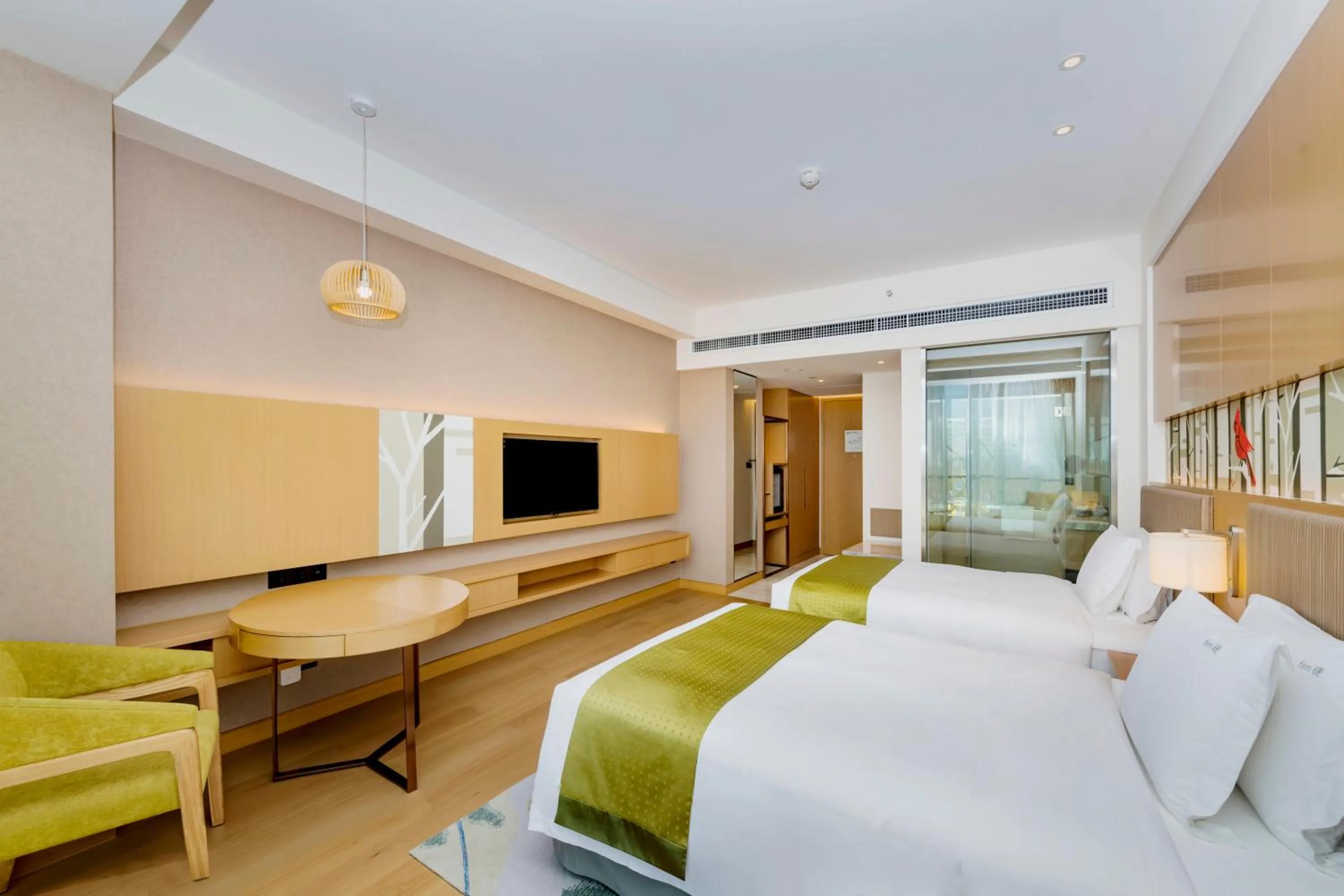 Photo of the whole room, Bed in Holiday Inn Changsha Dawangshan by IHG