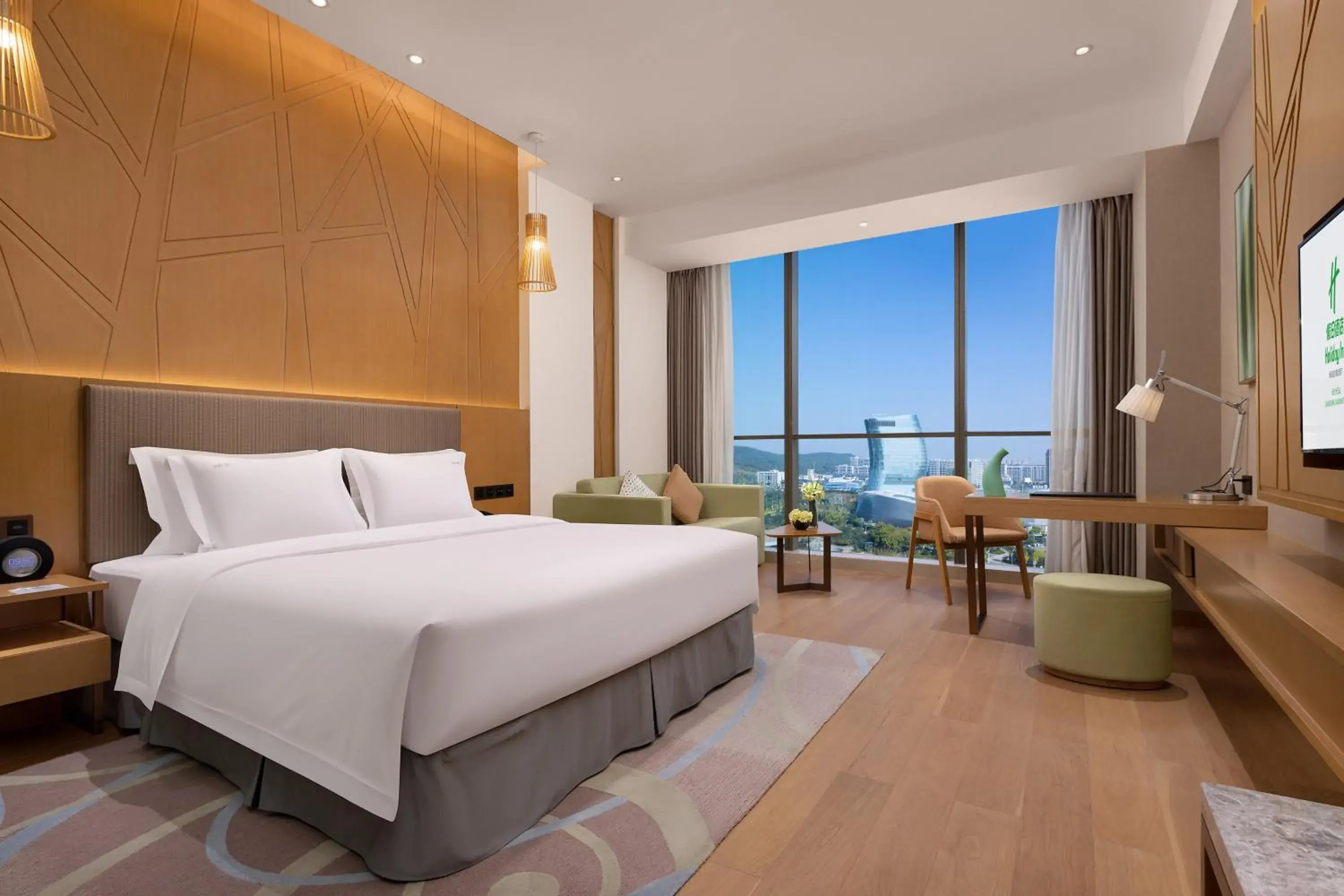 Standard King Room in Holiday Inn Changsha Dawangshan by IHG Standard King Room in Holiday Inn Changsha Dawangshan by IHG