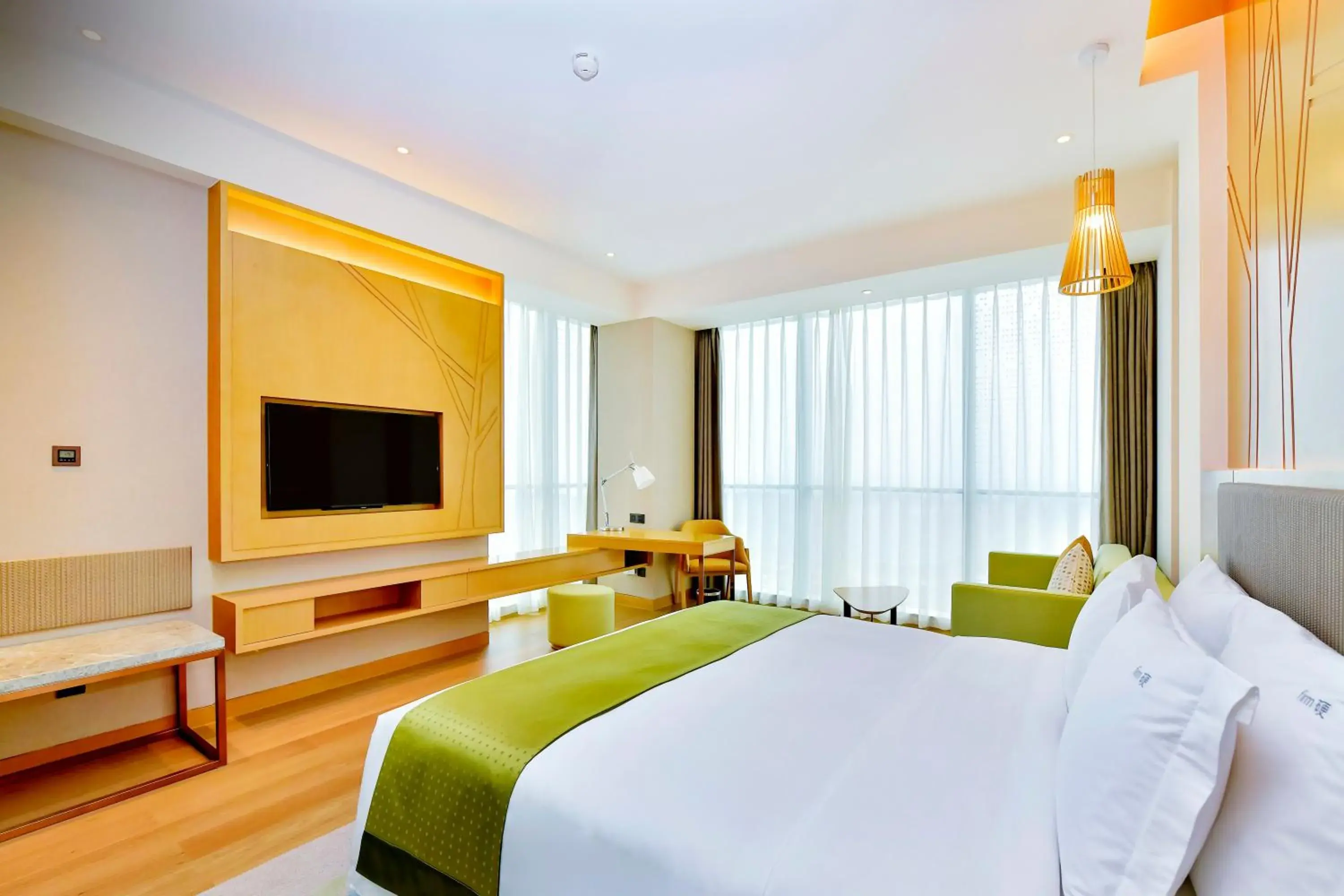 King Room with Mountain View in Holiday Inn Changsha Dawangshan by IHG King Room with Mountain View in Holiday Inn Changsha Dawangshan by IHG