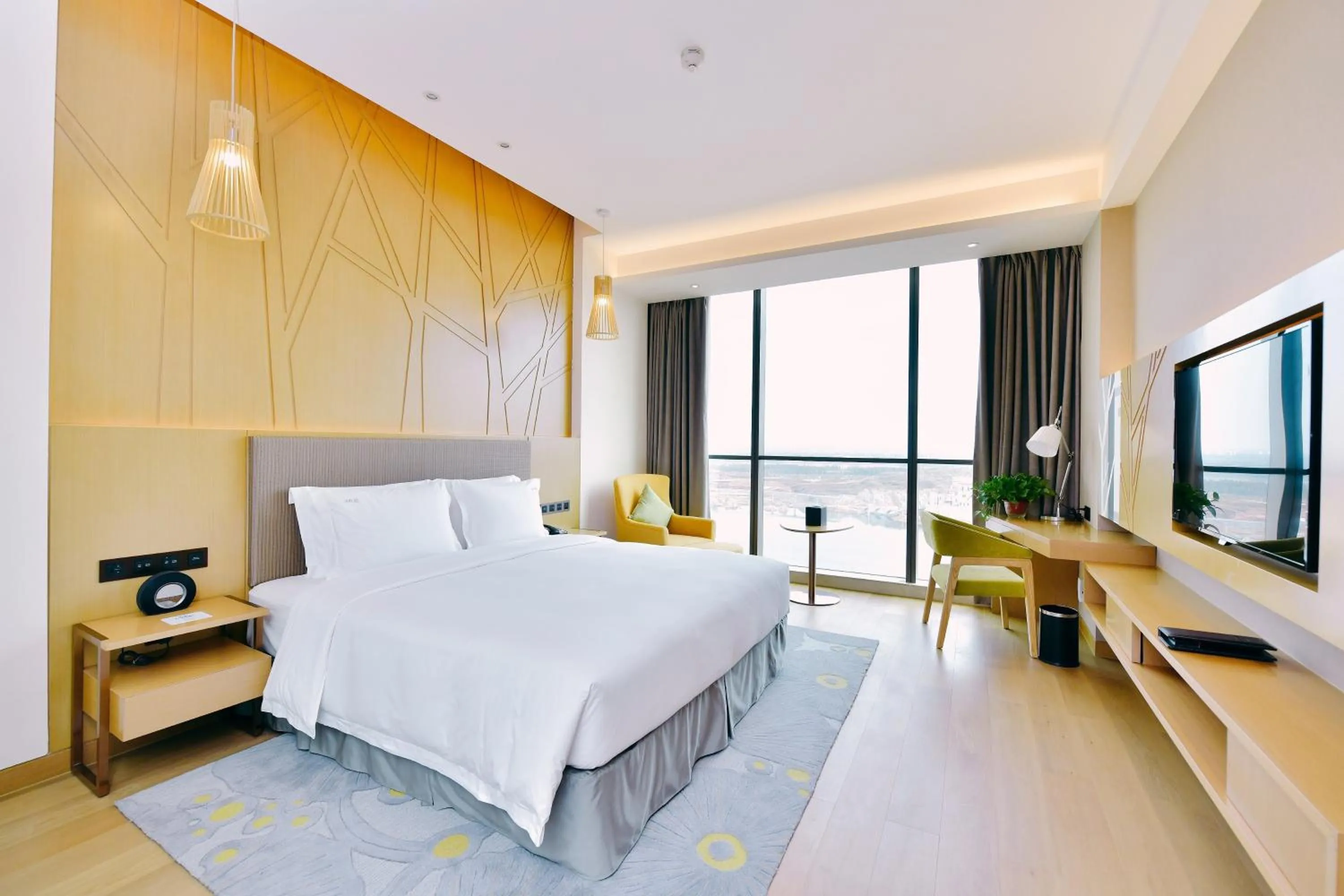 Photo of the whole room, Bed in Holiday Inn Changsha Dawangshan by IHG